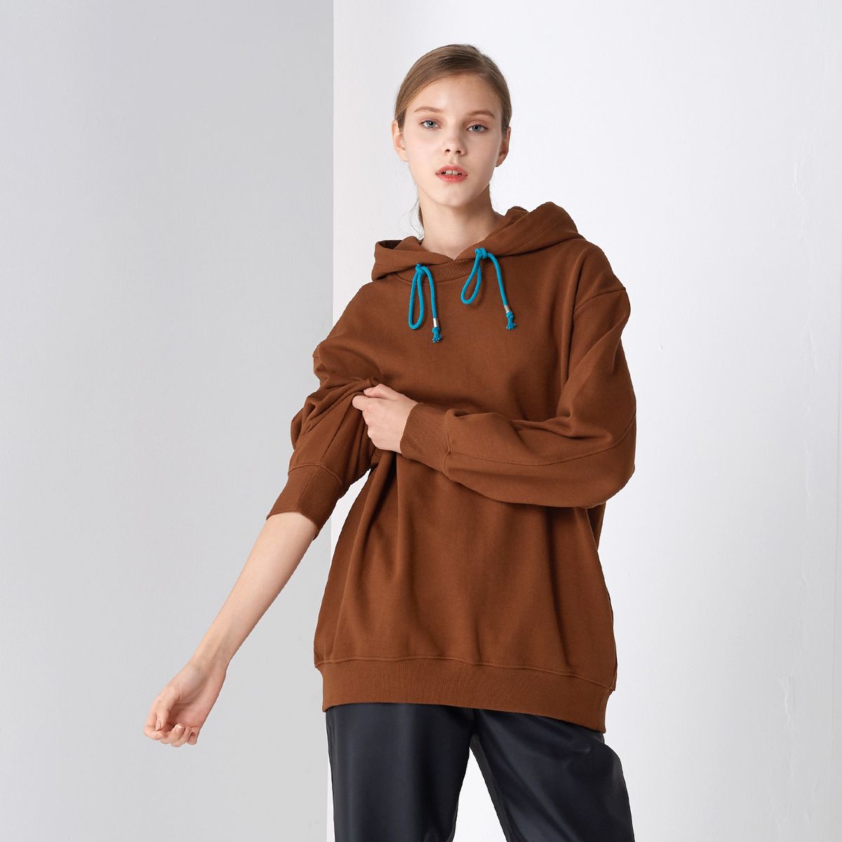 핀블랙(PINBLACK) COCOON HOOD T-SHIRTS BROWN