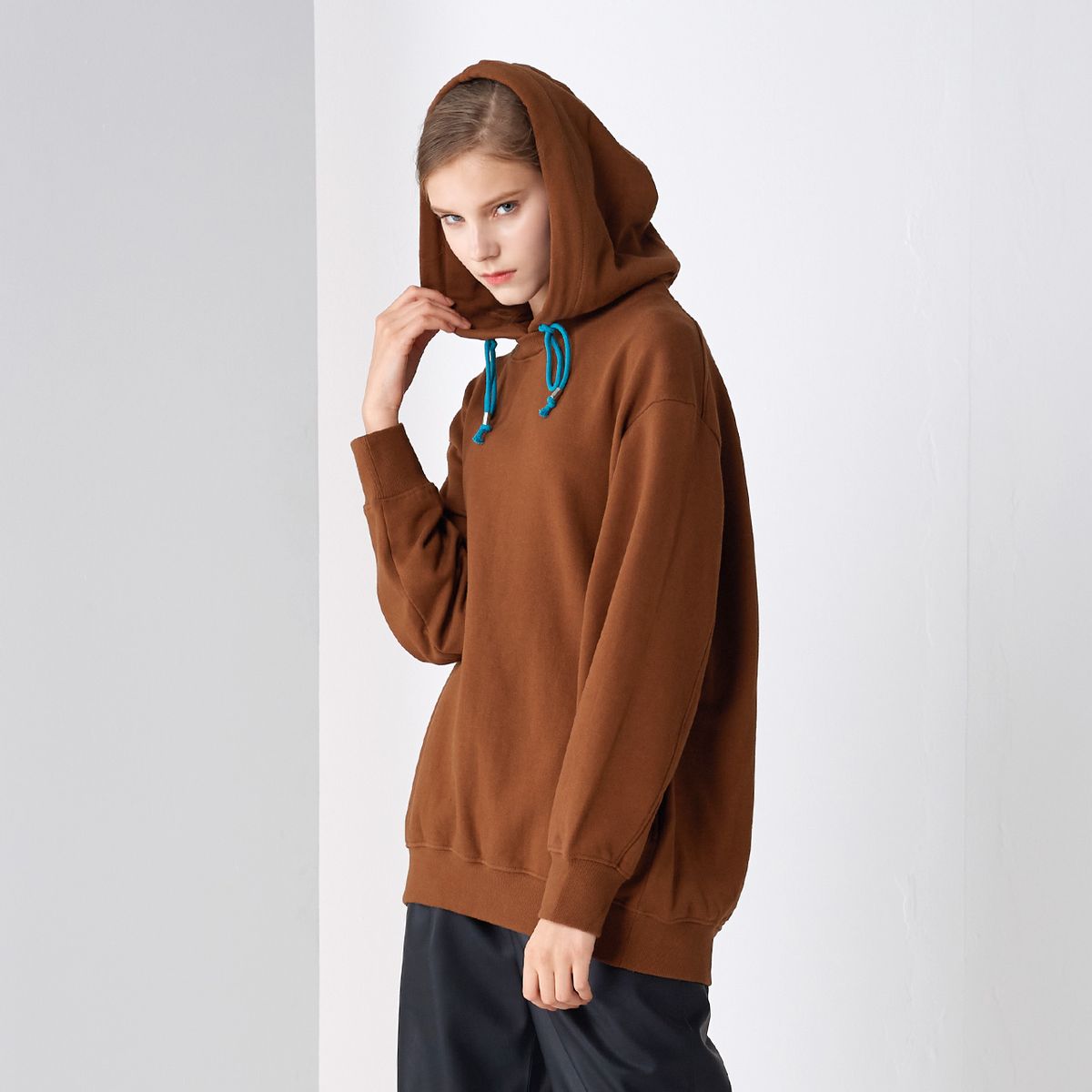 핀블랙(PINBLACK) COCOON HOOD T-SHIRTS BROWN
