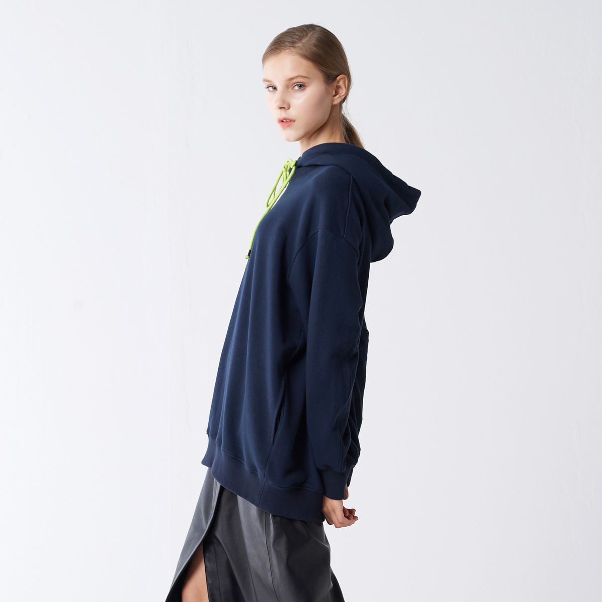 핀블랙(PINBLACK) COCOON HOOD T-SHIRTS NAVY