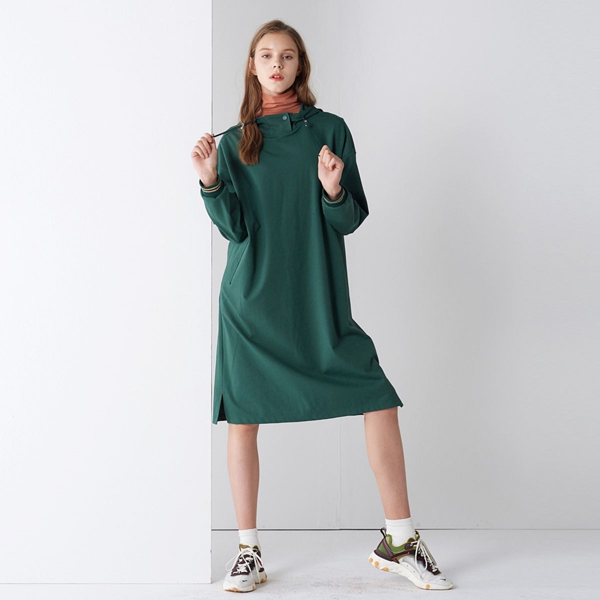 핀블랙(PINBLACK) BAR-CODE LONG HOOD ONE-PIECE GREEN