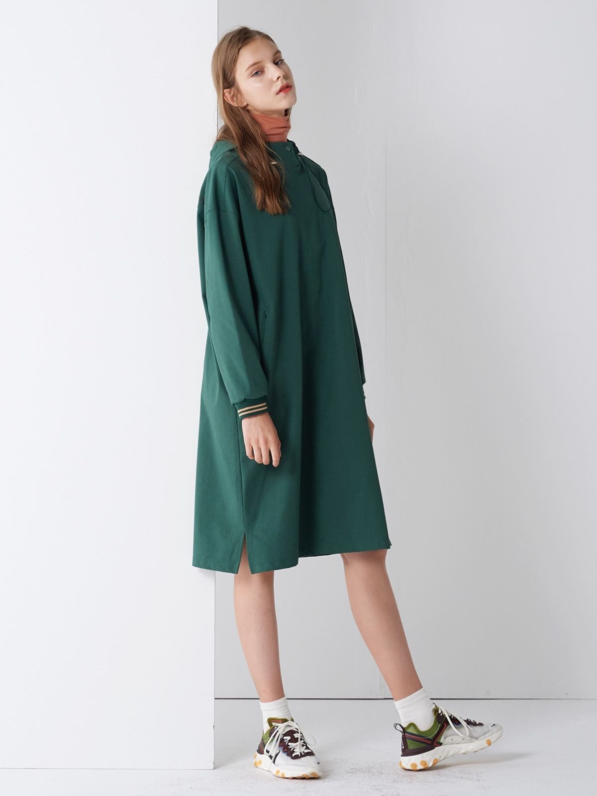 핀블랙(PINBLACK) BAR-CODE LONG HOOD ONE-PIECE GREEN