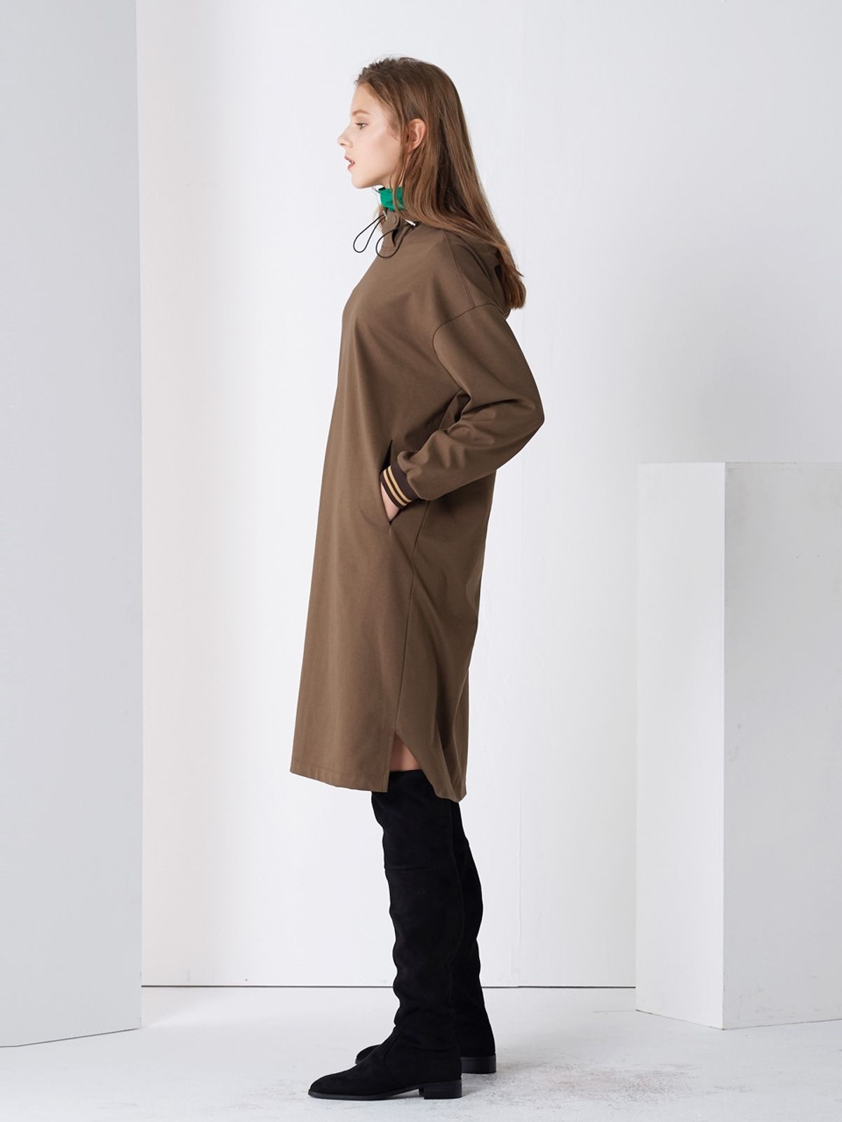 핀블랙(PINBLACK) BAR-CODE LONG HOOD ONE-PIECE BROWN