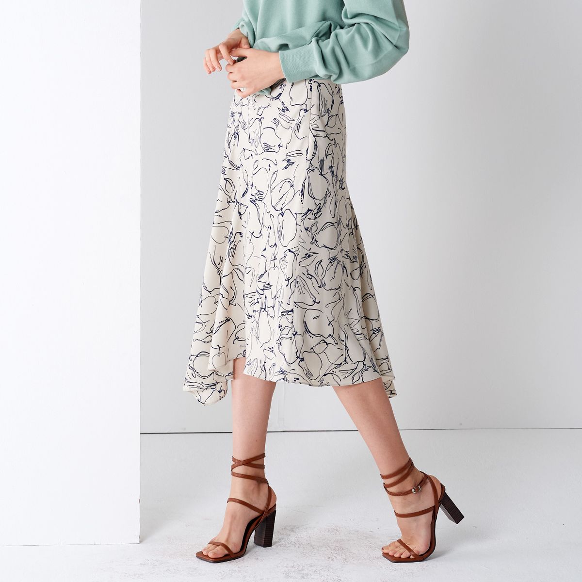핀블랙(PINBLACK) PRINT FLUID SKIRT IVORY