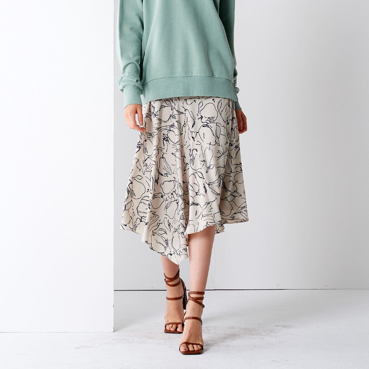 핀블랙(PINBLACK) PRINT FLUID SKIRT IVORY
