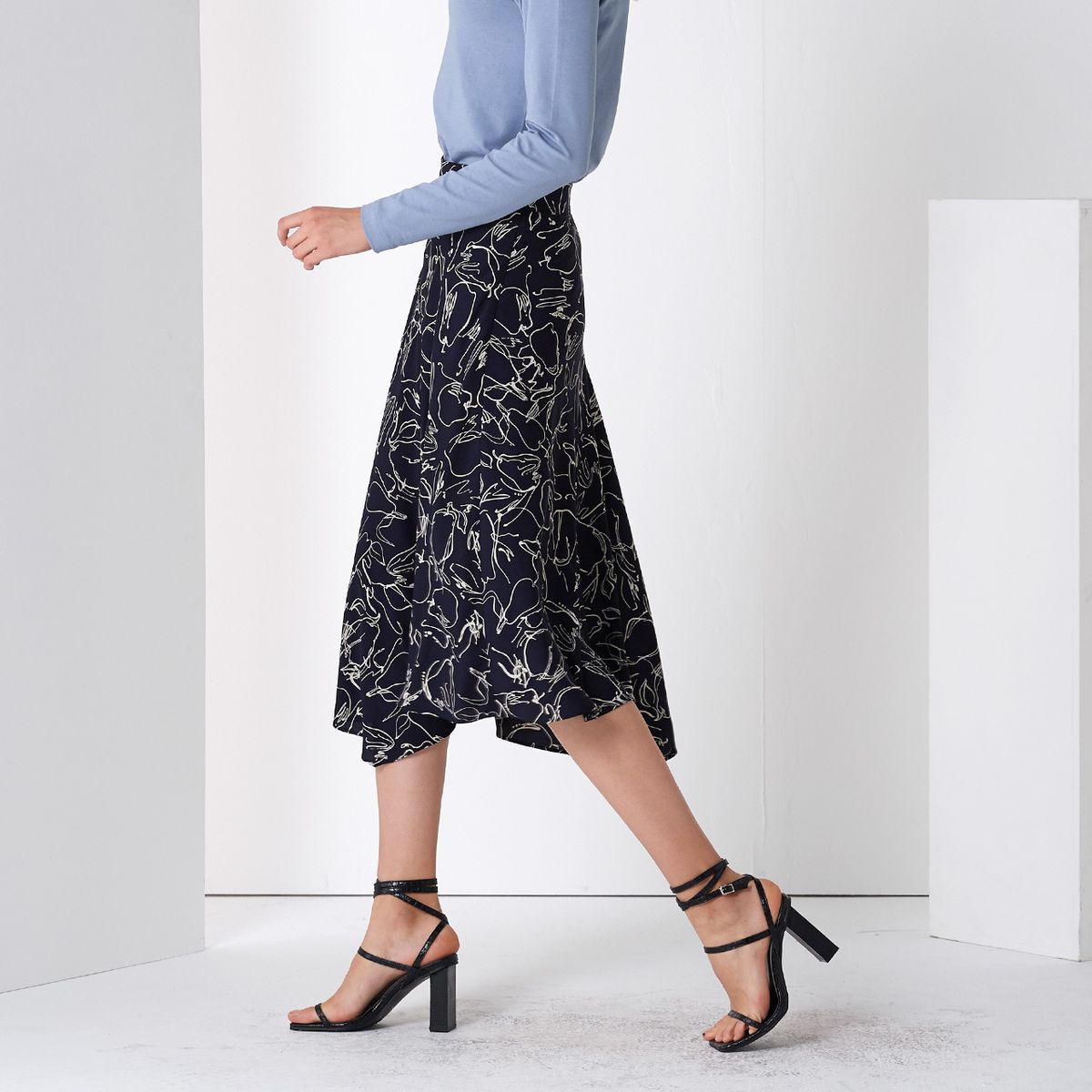 핀블랙(PINBLACK) PRINT FLUID SKIRT NAVY