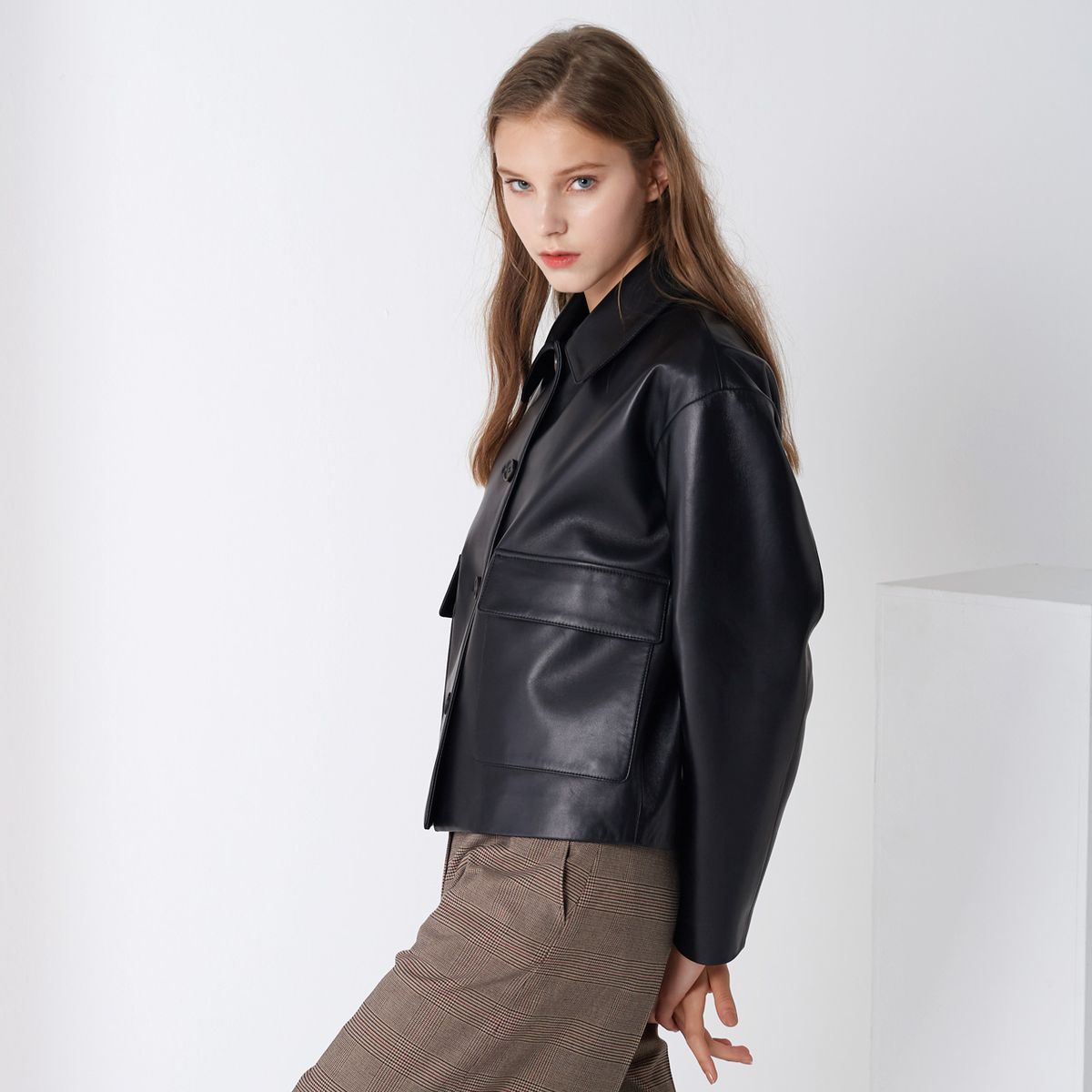 핀블랙(PINBLACK) LAMB SKIN CROP POCKET JACKET BLACK