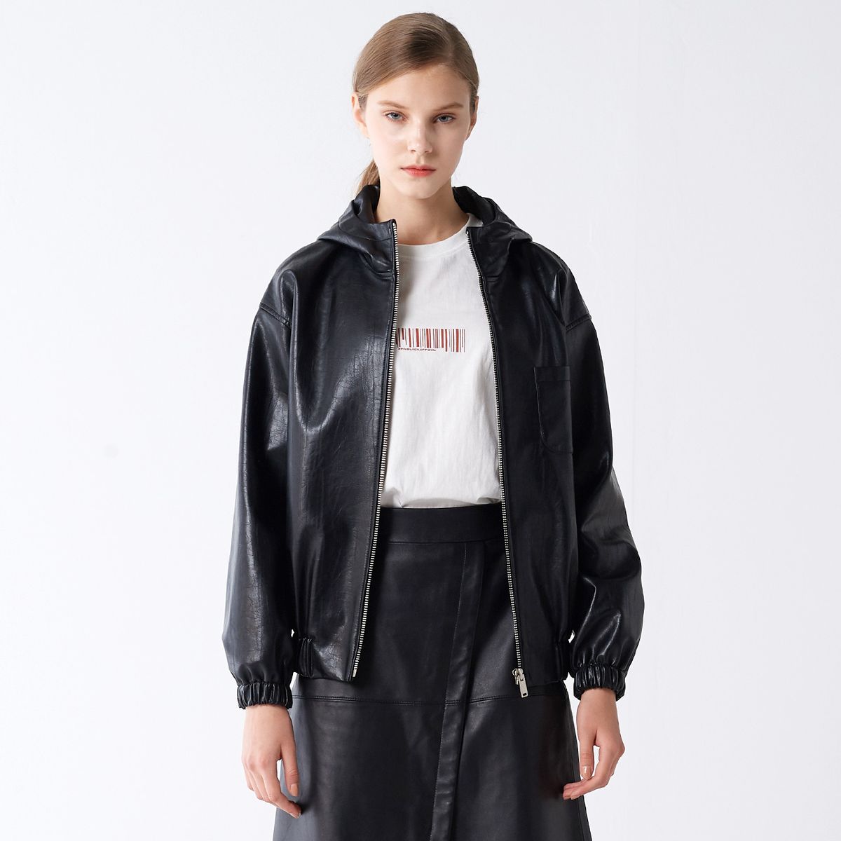 핀블랙(PINBLACK) FAKE LEATHER BANDING HOOD JUMPER BLACK