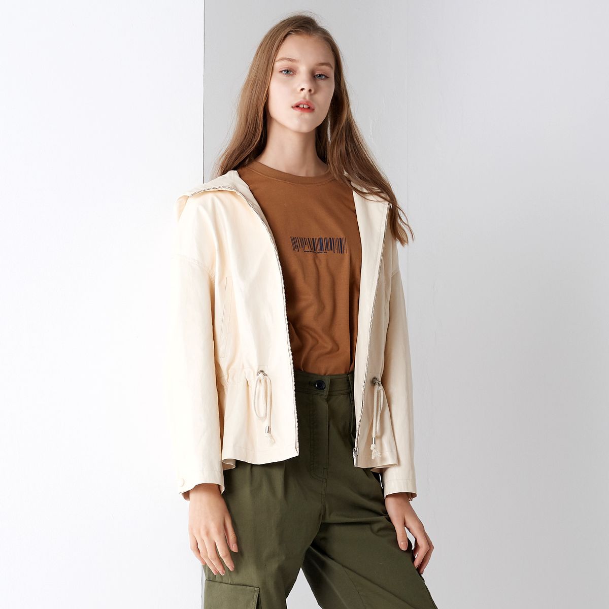 핀블랙(PINBLACK) FAKE LEATHER STRING HOOD JUMPER IVORY