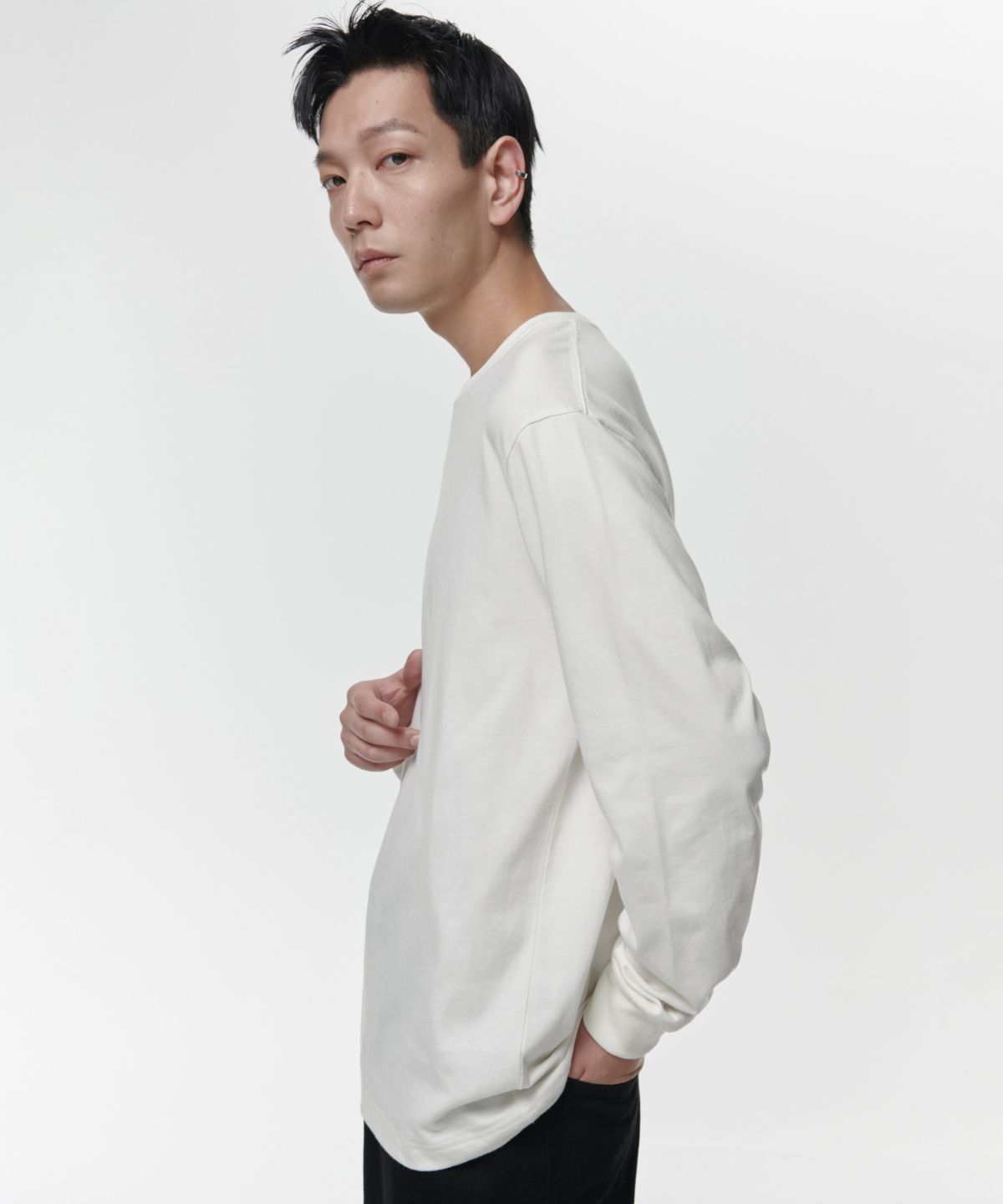 무신사 스탠다드(MUSINSA STANDARD) 크루 넥 긴소매 티셔츠 [크림]
