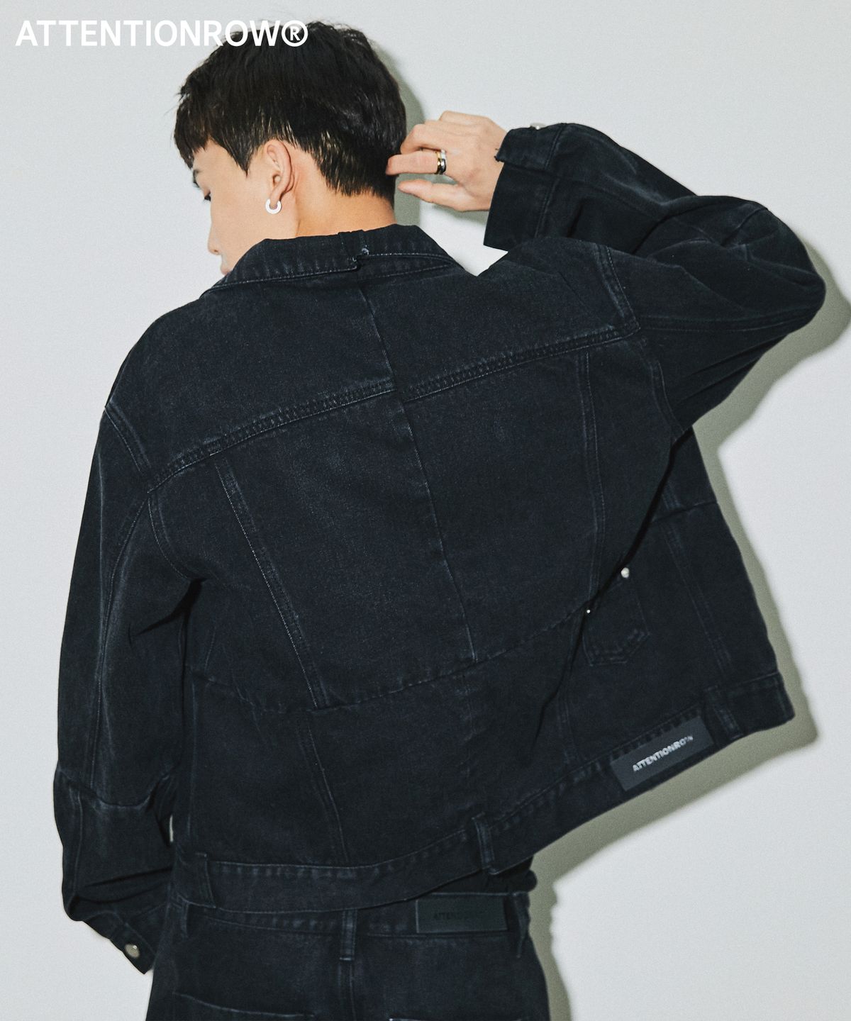 어텐션로우(ATTENTIONROW) 언커먼 레귤러 데님 자켓 (워시드블랙)