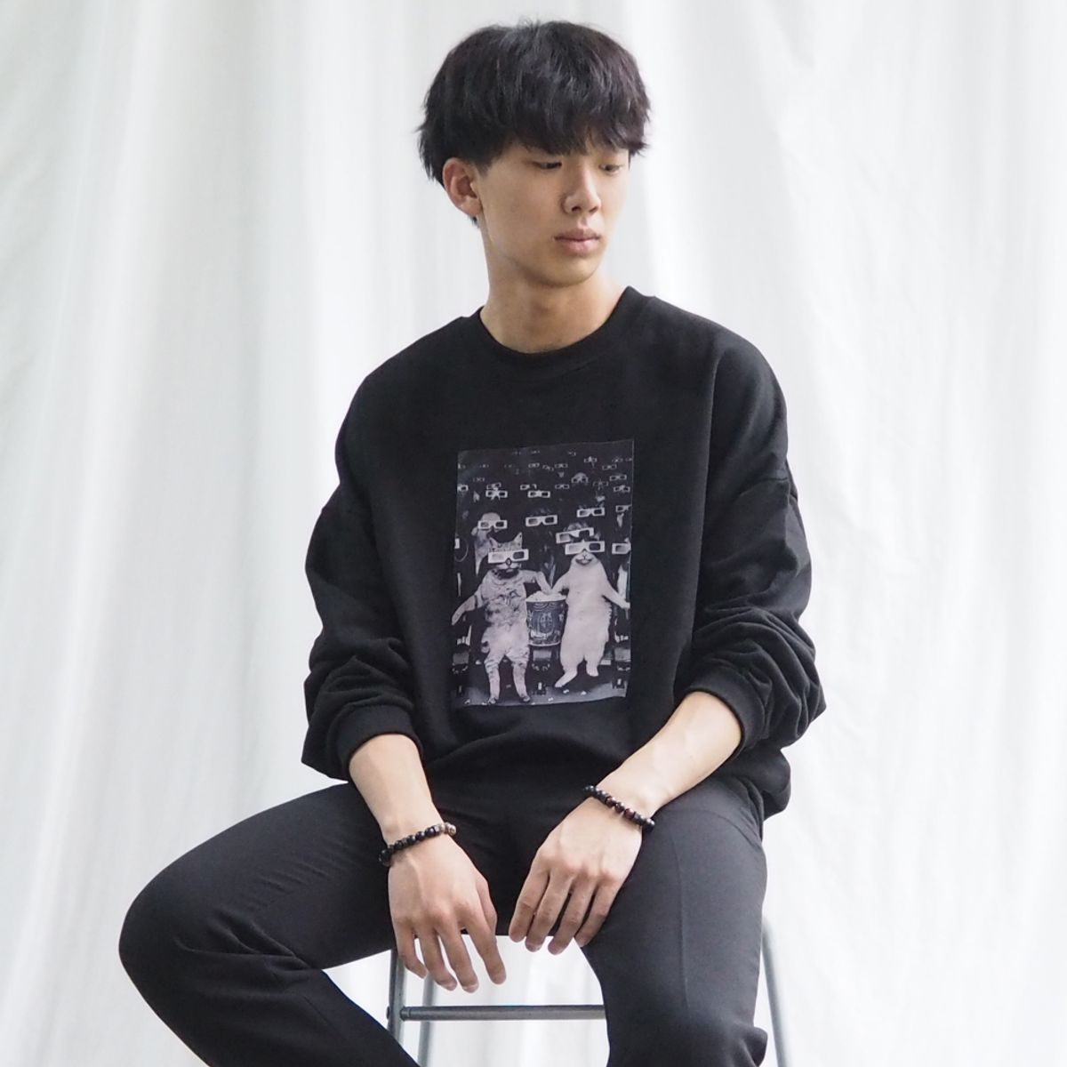 에잇볼륨(EIGHTVOLUME) EV 캣 시네마 오버핏 맨투맨