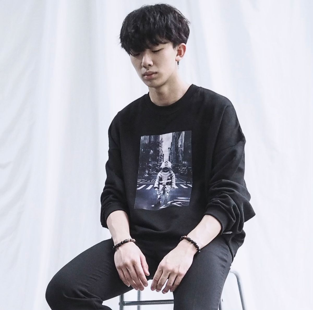 에잇볼륨(EIGHTVOLUME) EV 시티 다이버 오버핏 맨투맨