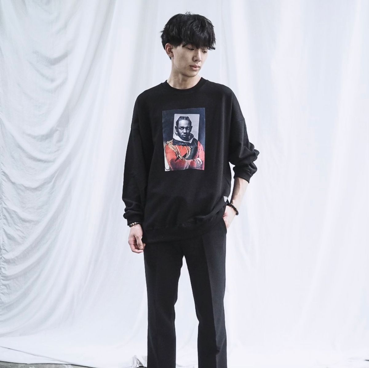 에잇볼륨(EIGHTVOLUME) EV 라마 포트레이트 오버핏 맨투맨