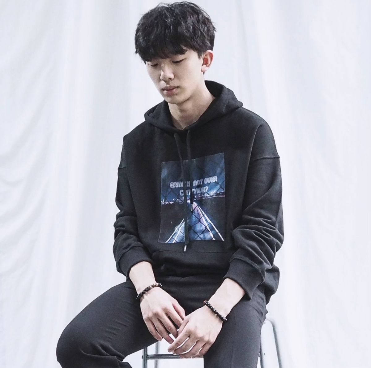 에잇볼륨(EIGHTVOLUME) EV 게임이즈낫오버 오버핏 후드