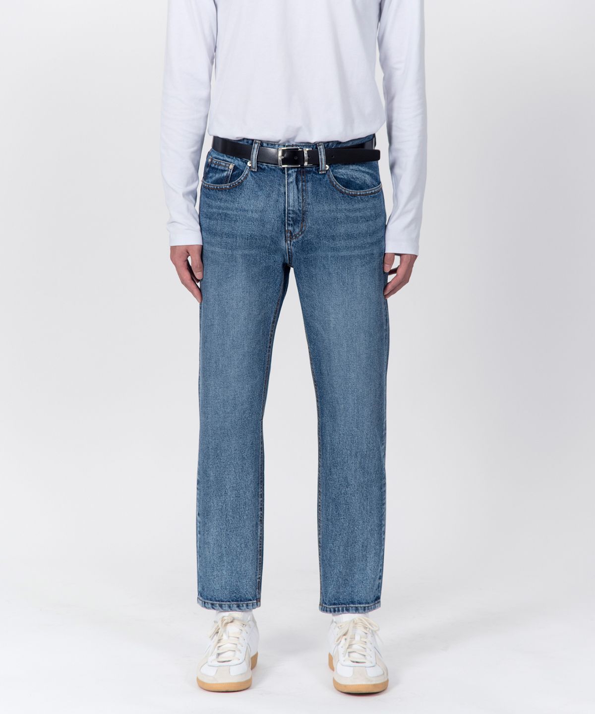 언터치드(UNTOUCHED) M2 - EASY TAPERED CROP (MIDDLE BLUE)