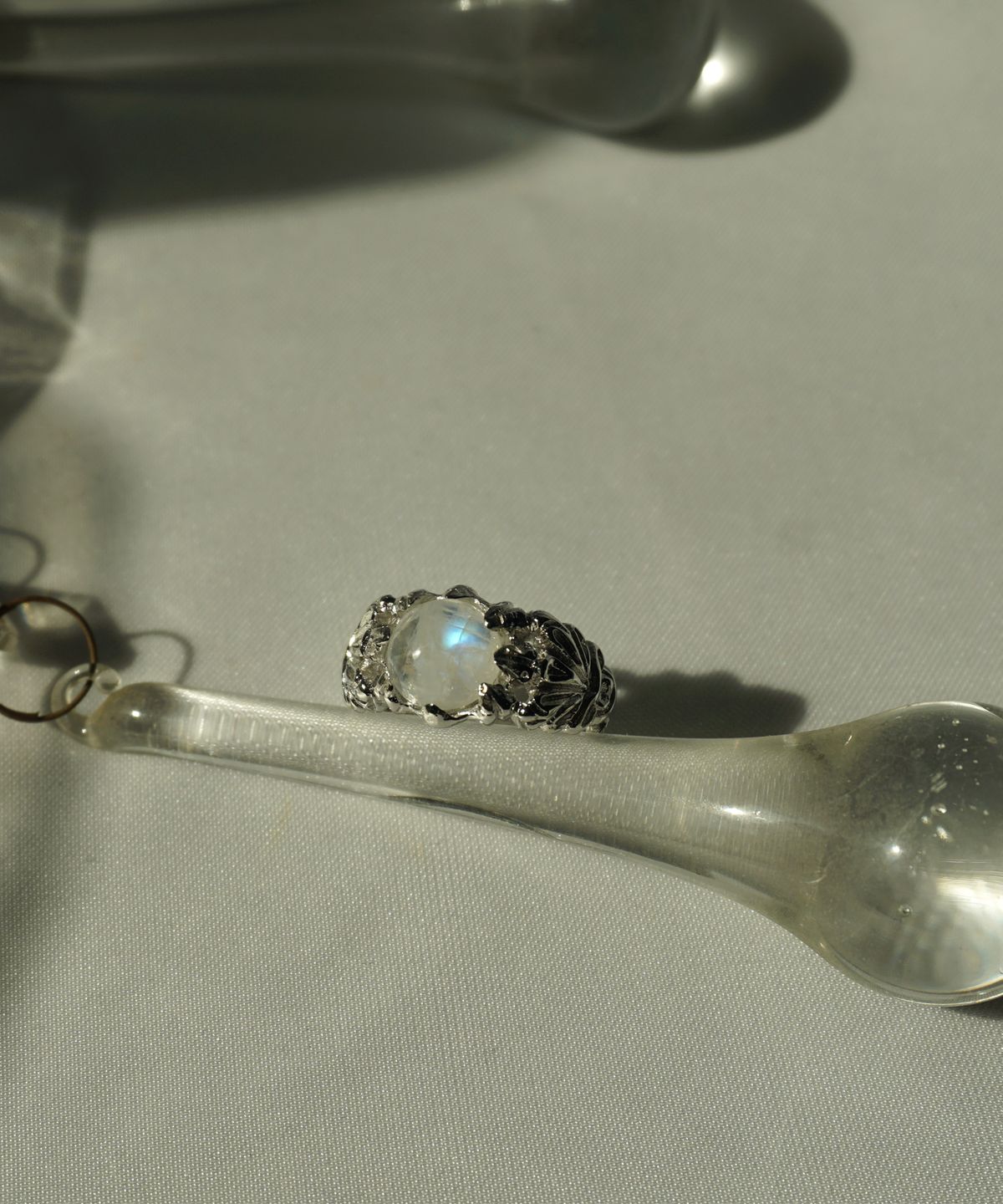 비자르 주얼리(BIZARRE JEWELRY) 앙스트 블뤼테(레인보우 문스톤) 반지