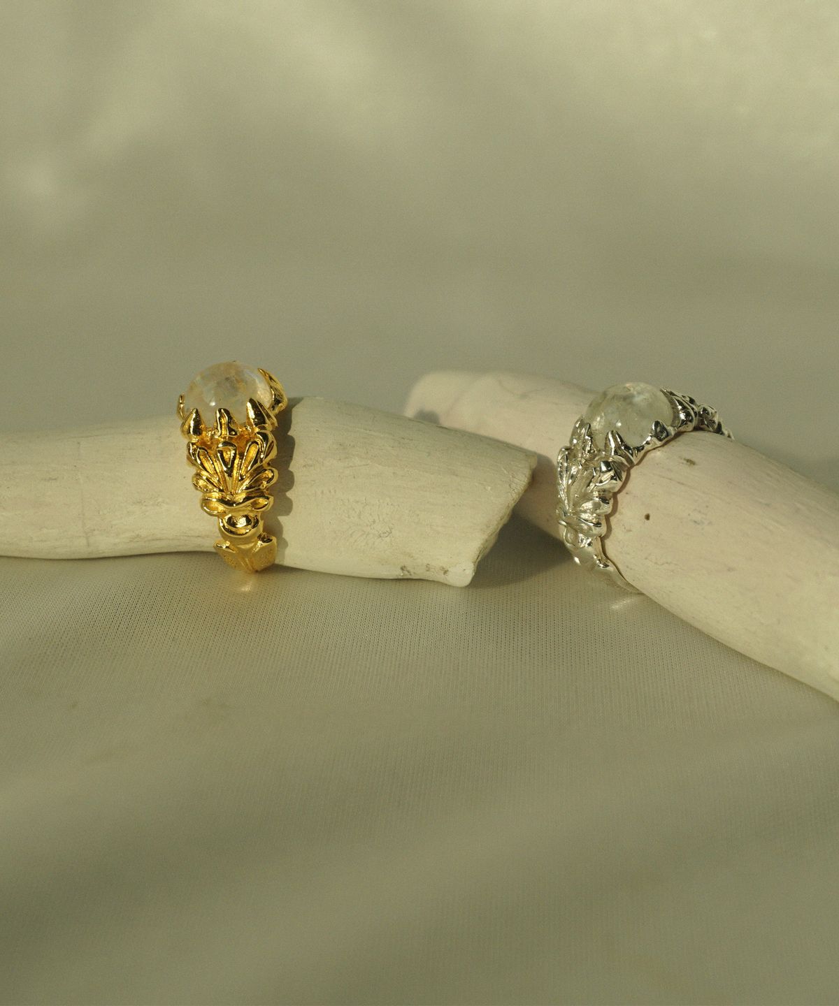 비자르 주얼리(BIZARRE JEWELRY) 앙스트 블뤼테(레인보우 문스톤) 반지
