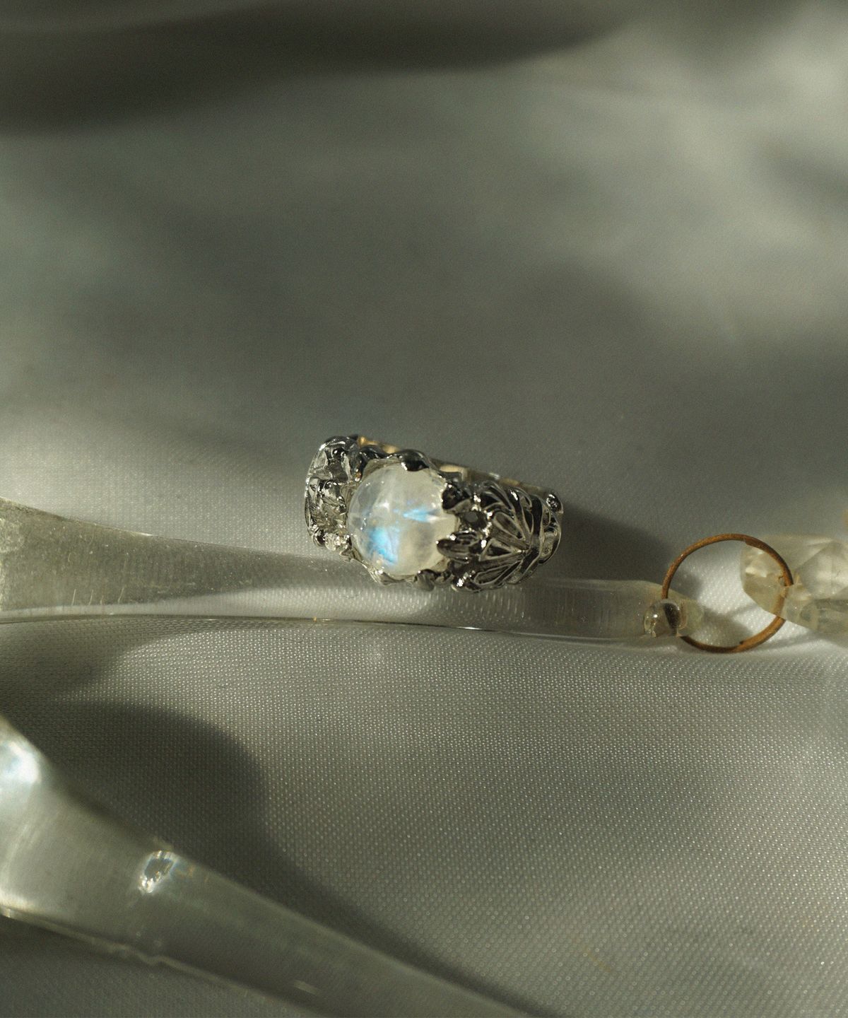 비자르 주얼리(BIZARRE JEWELRY) 앙스트 블뤼테(레인보우 문스톤) 반지
