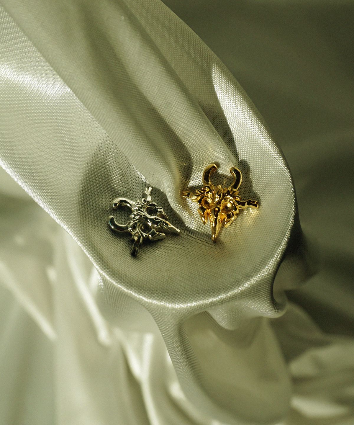 비자르 주얼리(BIZARRE JEWELRY) B 페이크 샙튬 피어스