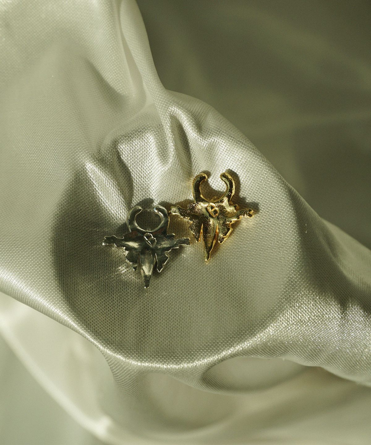 비자르 주얼리(BIZARRE JEWELRY) B 페이크 샙튬 피어스
