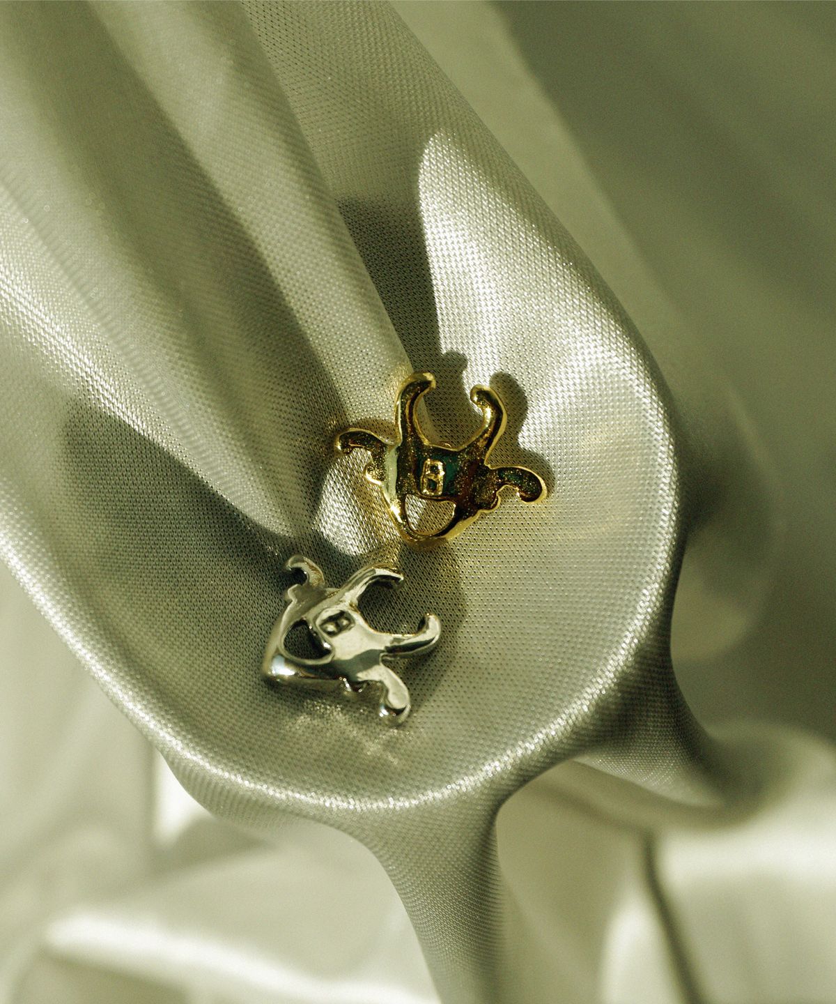 비자르 주얼리(BIZARRE JEWELRY) 컨페션 페이크 샙튬 피어스