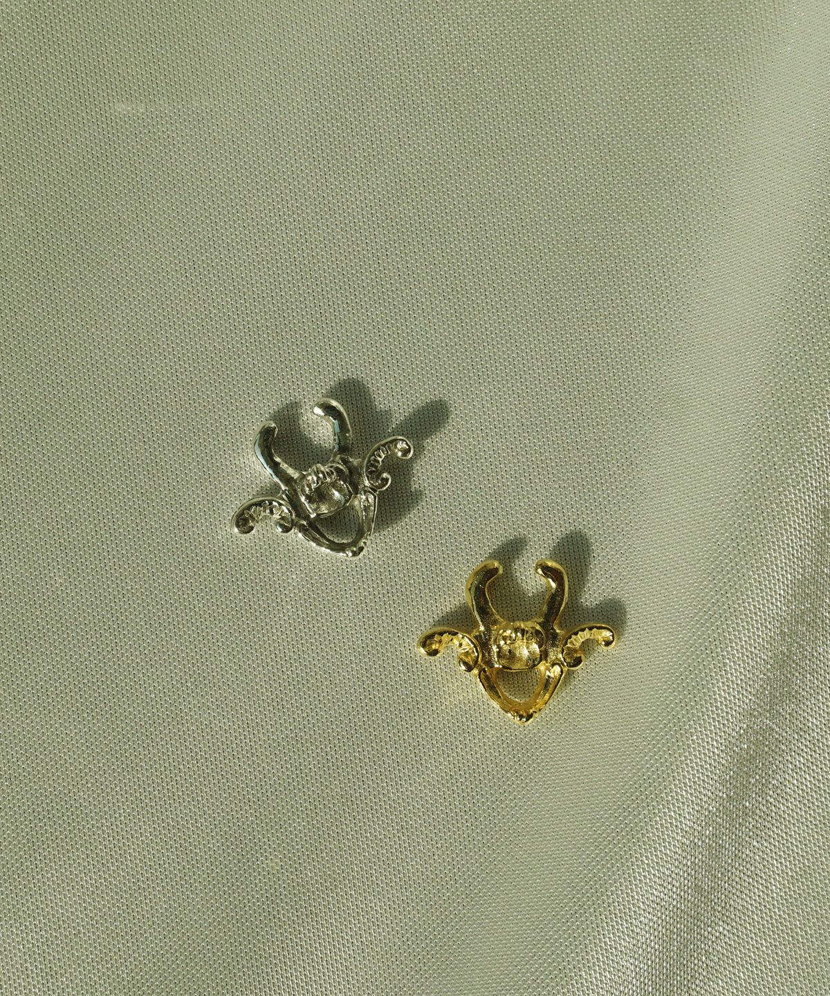 비자르 주얼리(BIZARRE JEWELRY) 컨페션 페이크 샙튬 피어스