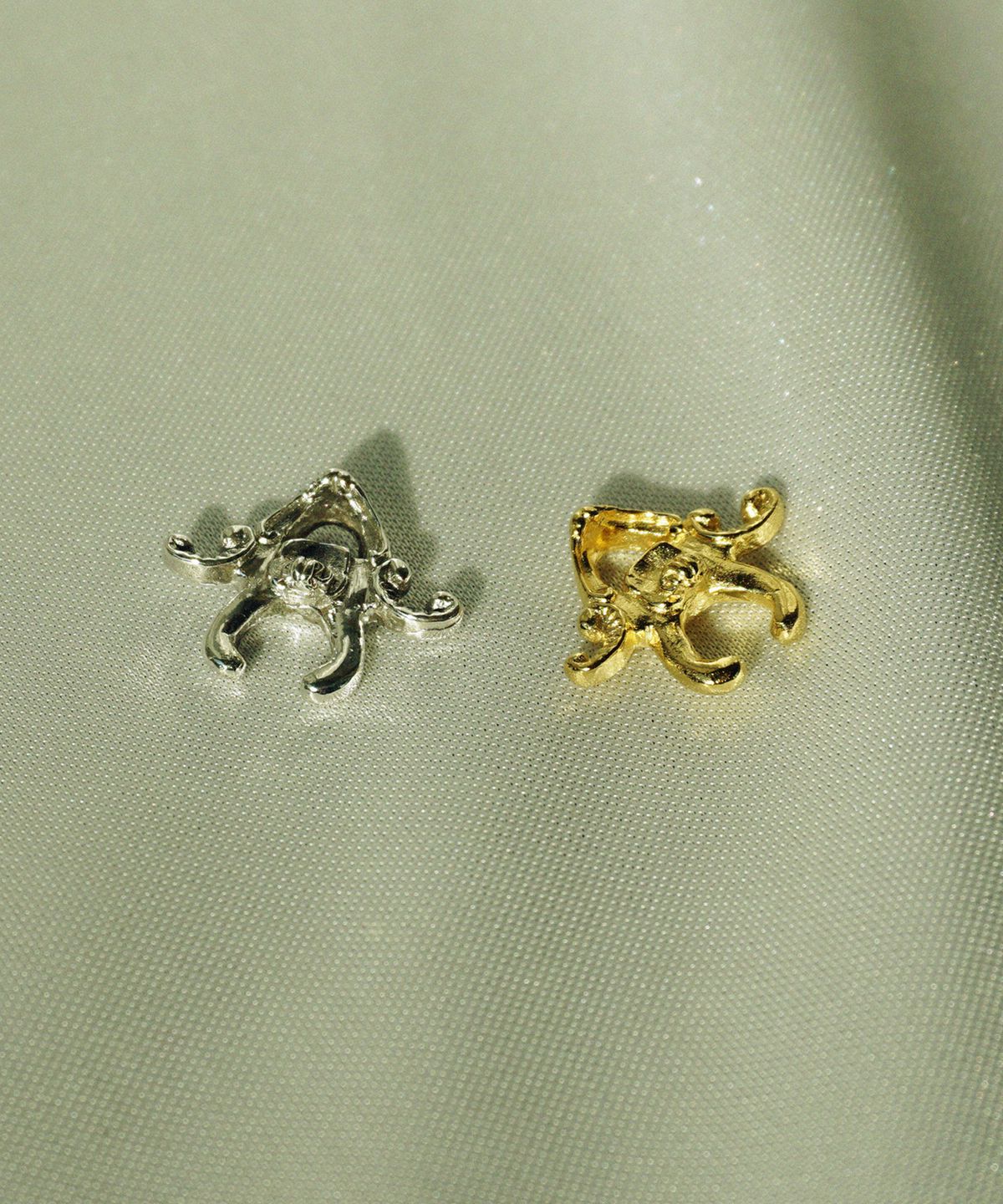 비자르 주얼리(BIZARRE JEWELRY) 컨페션 페이크 샙튬 피어스