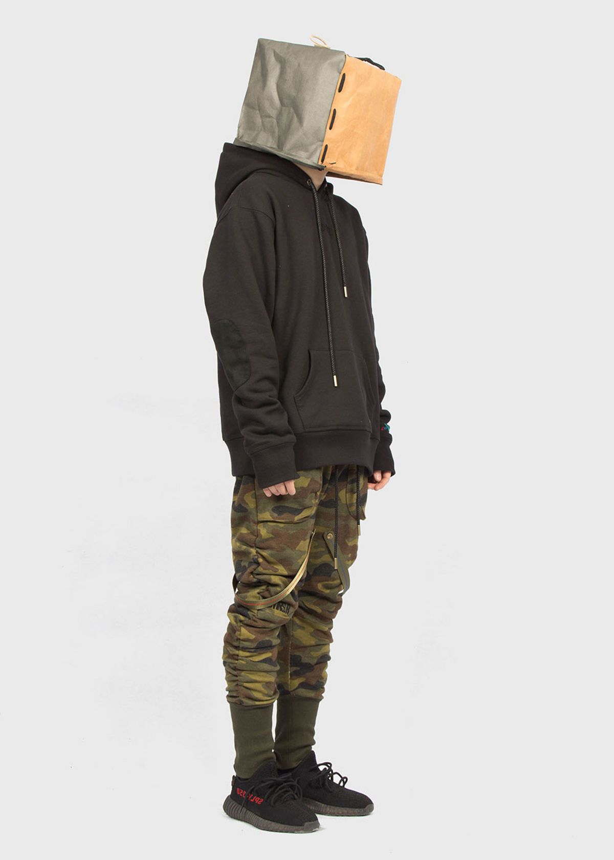 모빈스알(MOVINS.R) AXIO LOVE SIGN HOODIE BLACK