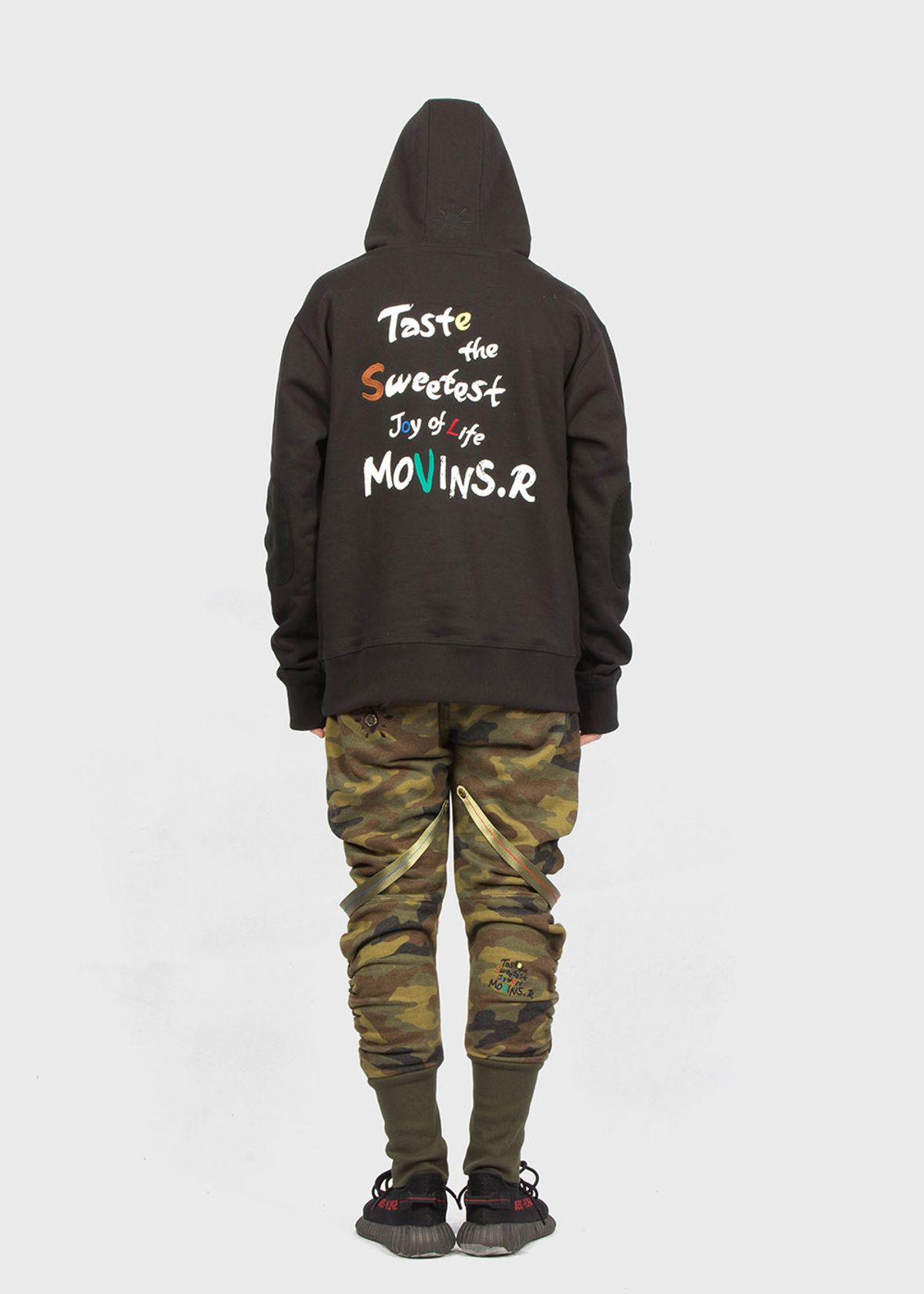모빈스알(MOVINS.R) AXIO LOVE SIGN HOODIE BLACK