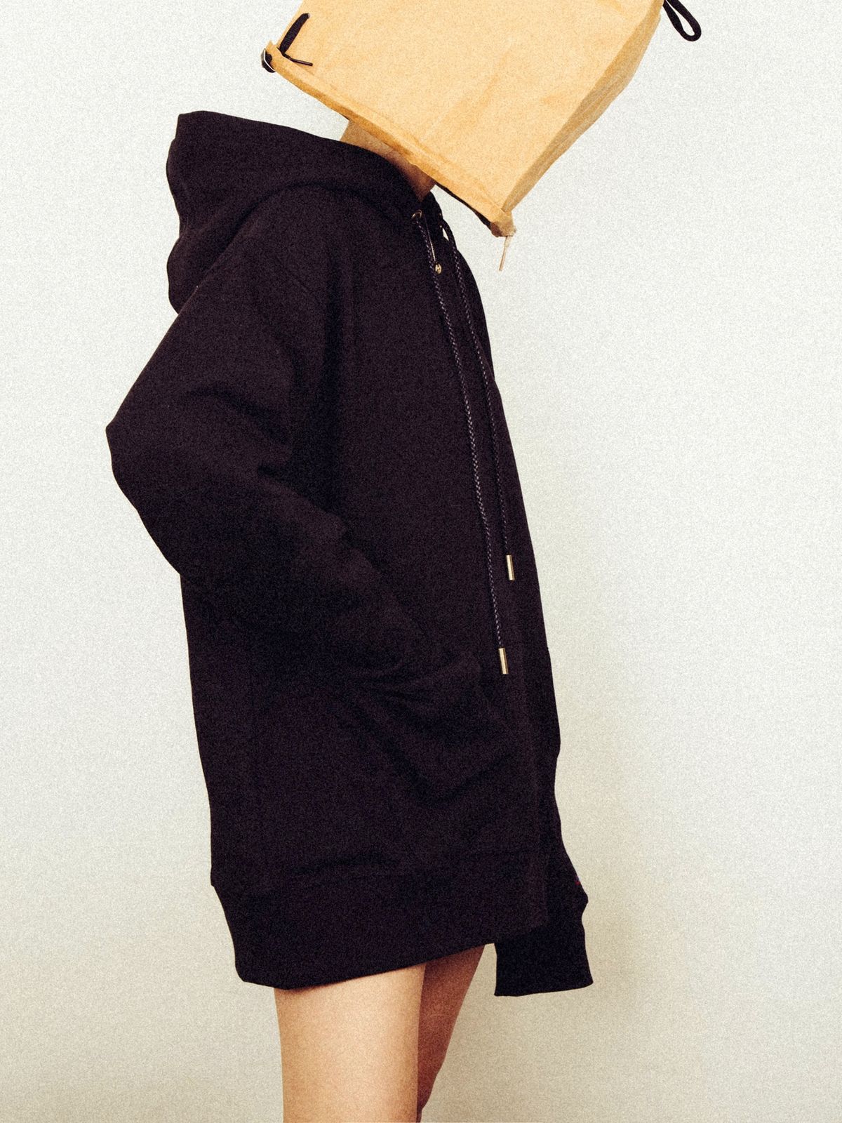 모빈스알(MOVINS.R) AXIO LOVE SIGN HOODIE BLACK