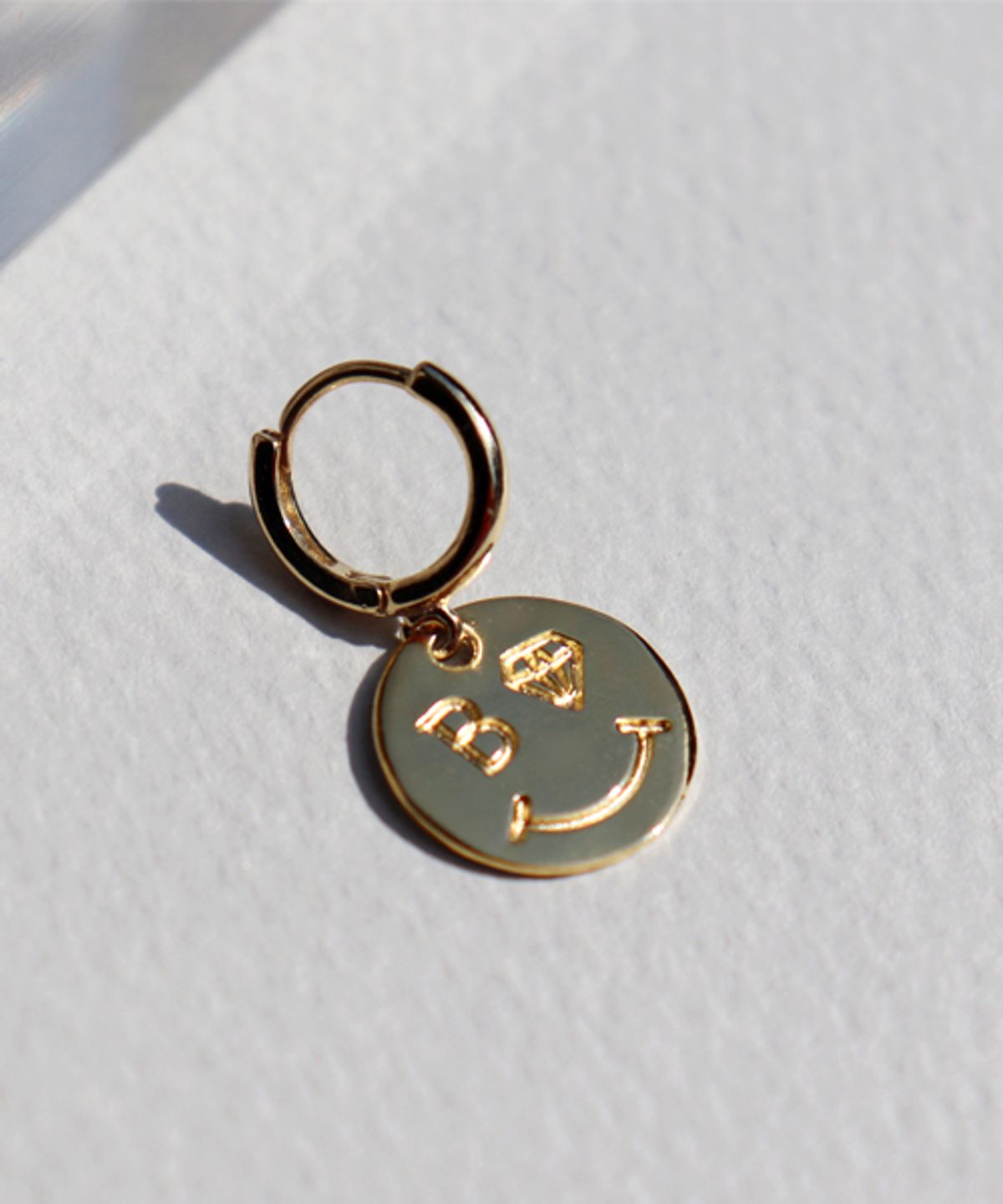 봉보(BONBEAU) Cute smile ring Earrings 코인 드롭 스마일 귀걸이