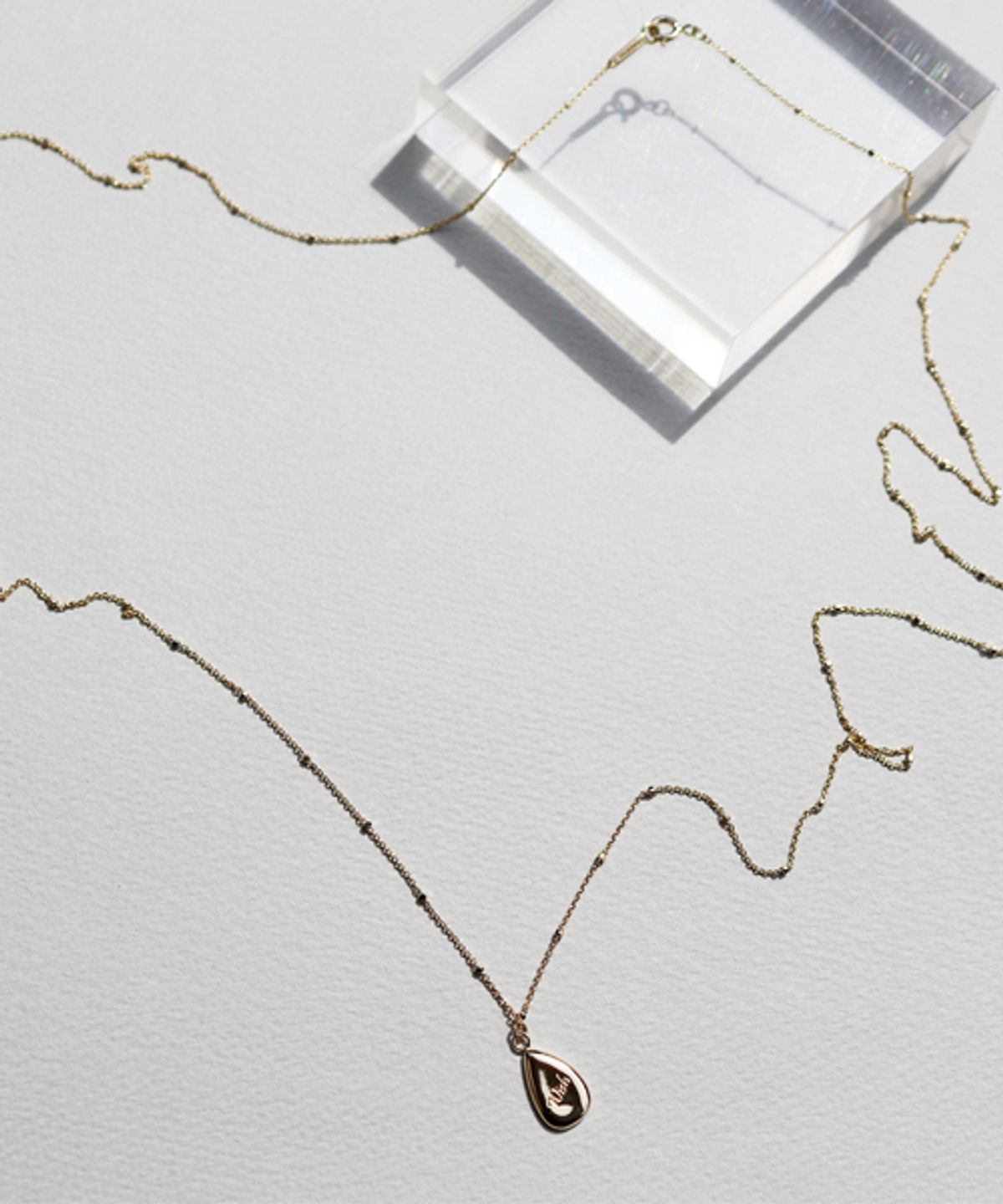 봉보(BONBEAU) Long Chain carve Necklace 물방울 팬던트 이니셜 각인 롱목걸이