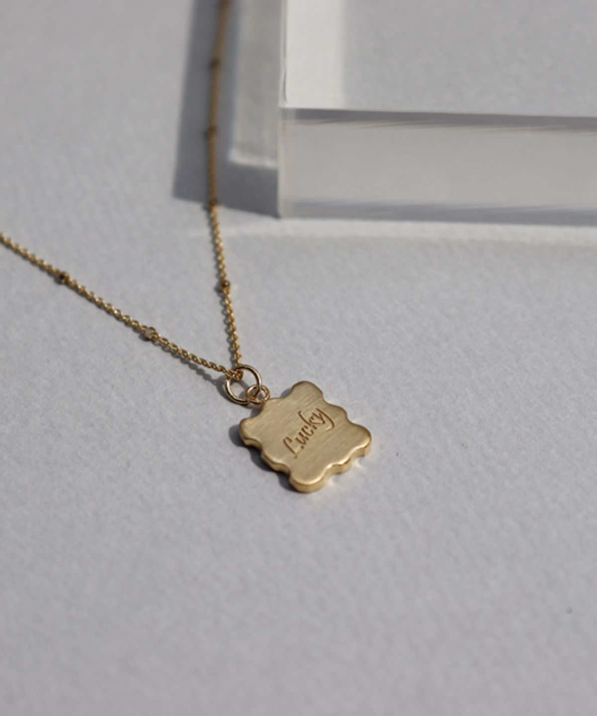 봉보(BONBEAU) Engrave frame simple Necklace 프레임 팬던트 이니셜 각인 목걸이