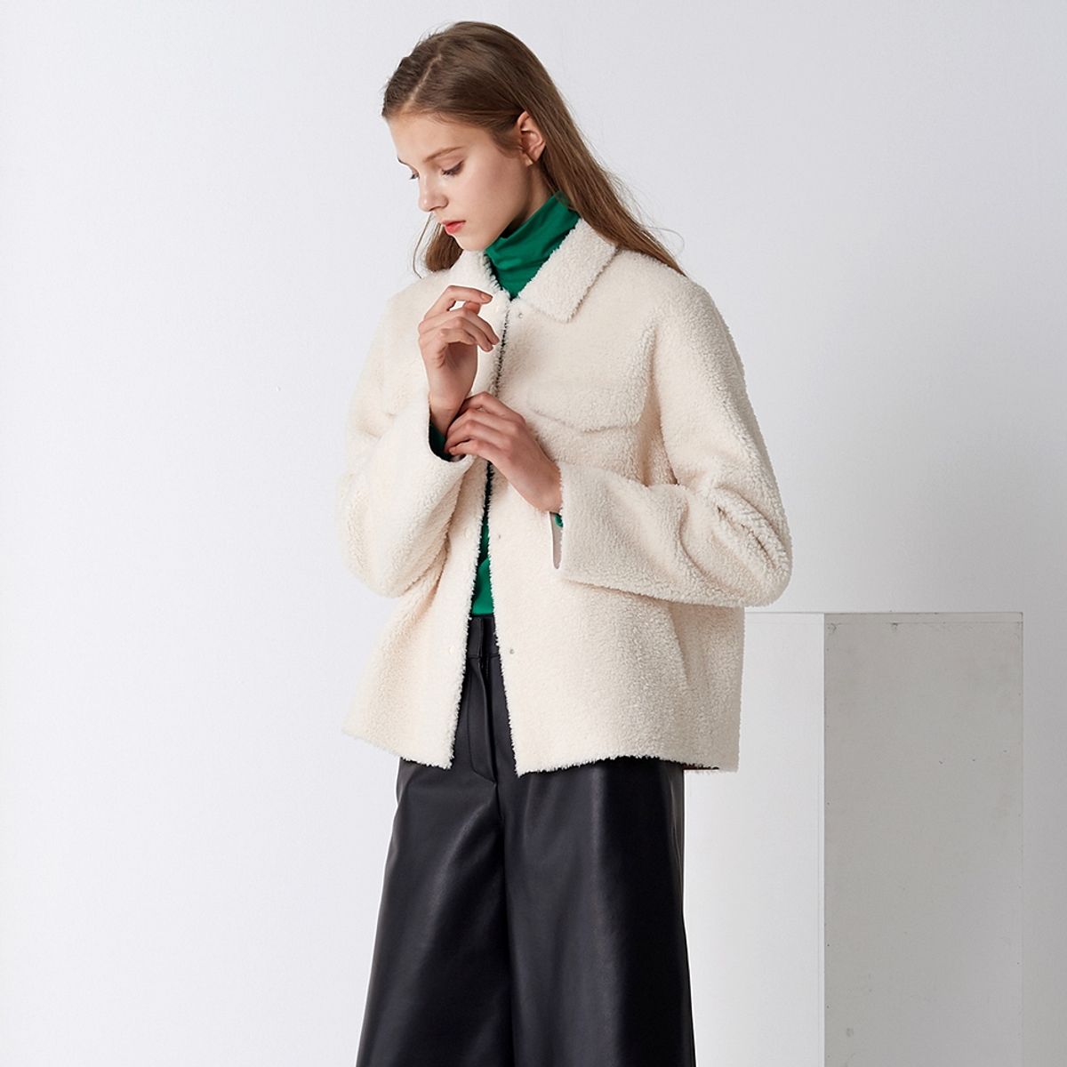 핀블랙(PINBLACK) REVERSIBLE ECO MUSTANG JACKET IVORY