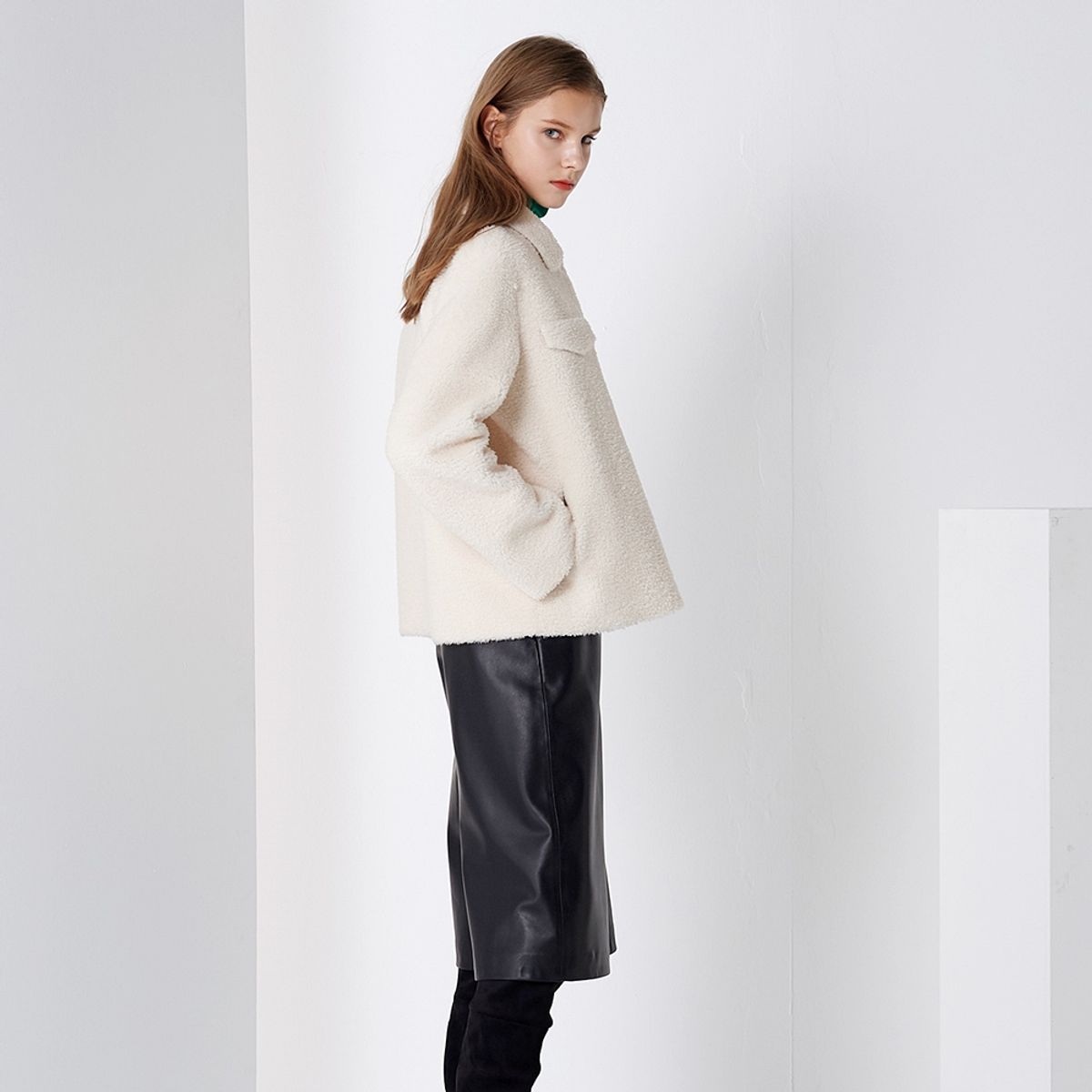 핀블랙(PINBLACK) REVERSIBLE ECO MUSTANG JACKET IVORY