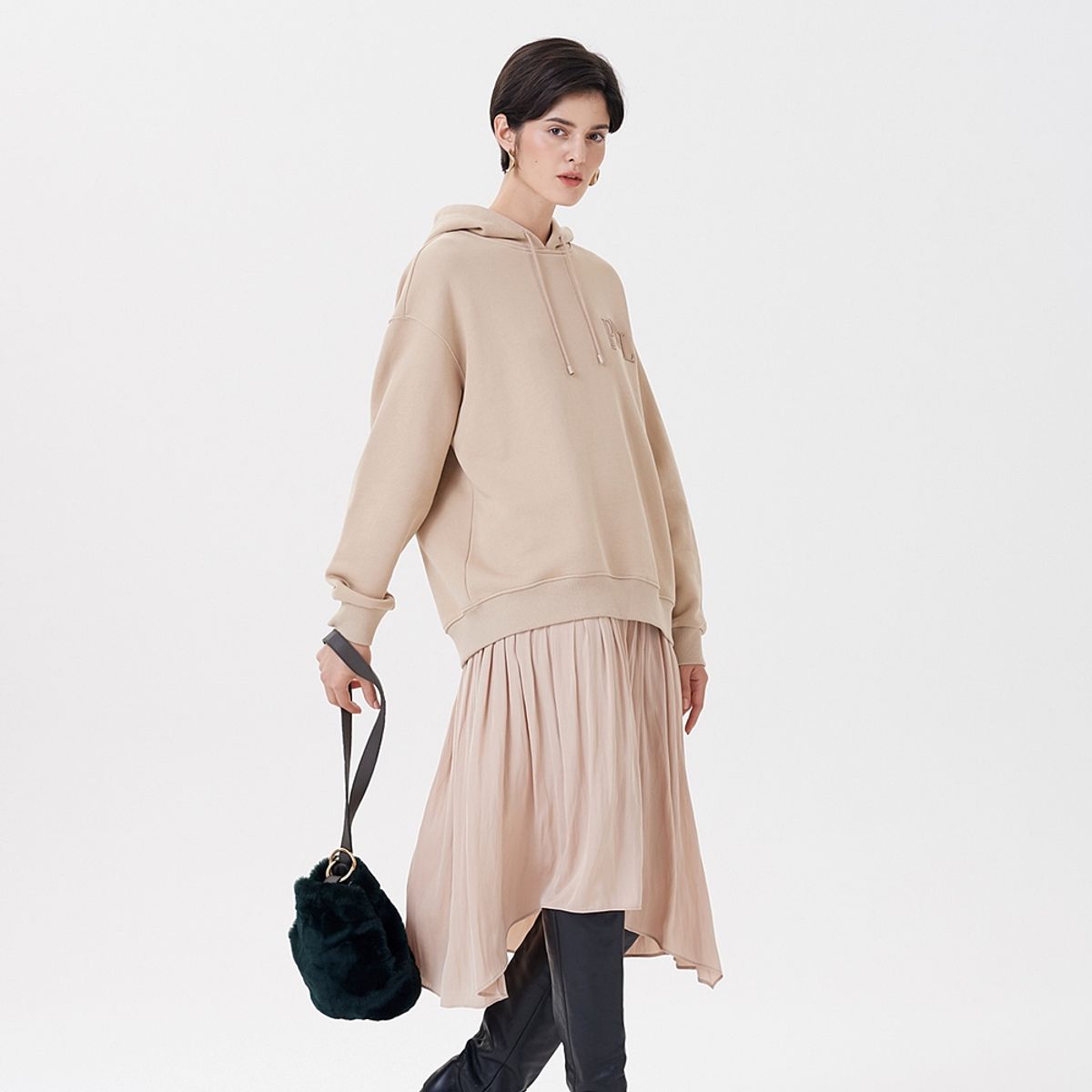 핀블랙(PINBLACK) HOOD SHIRRING ONE-PIECE BEIGE