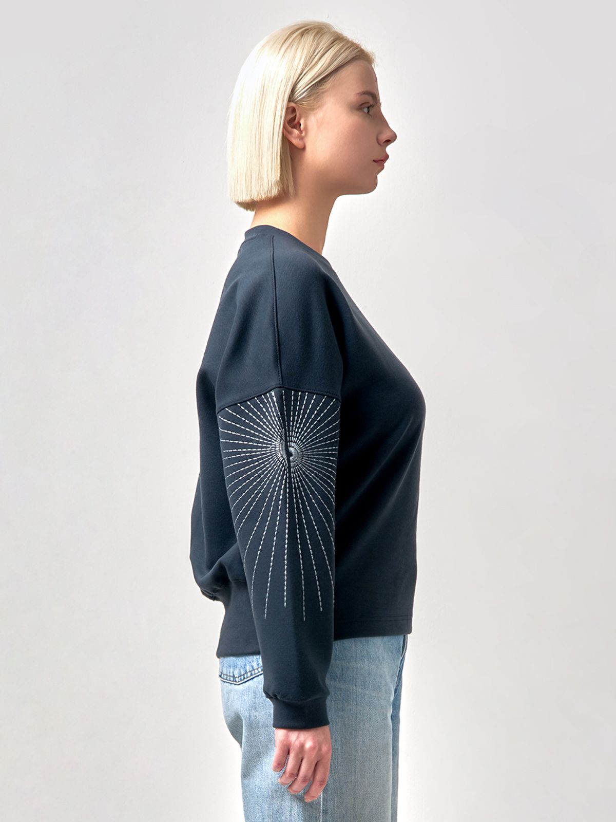 에스에스큐알(SSQR) Women Embroidered Sweatshirt ADI_01_D.GREEN