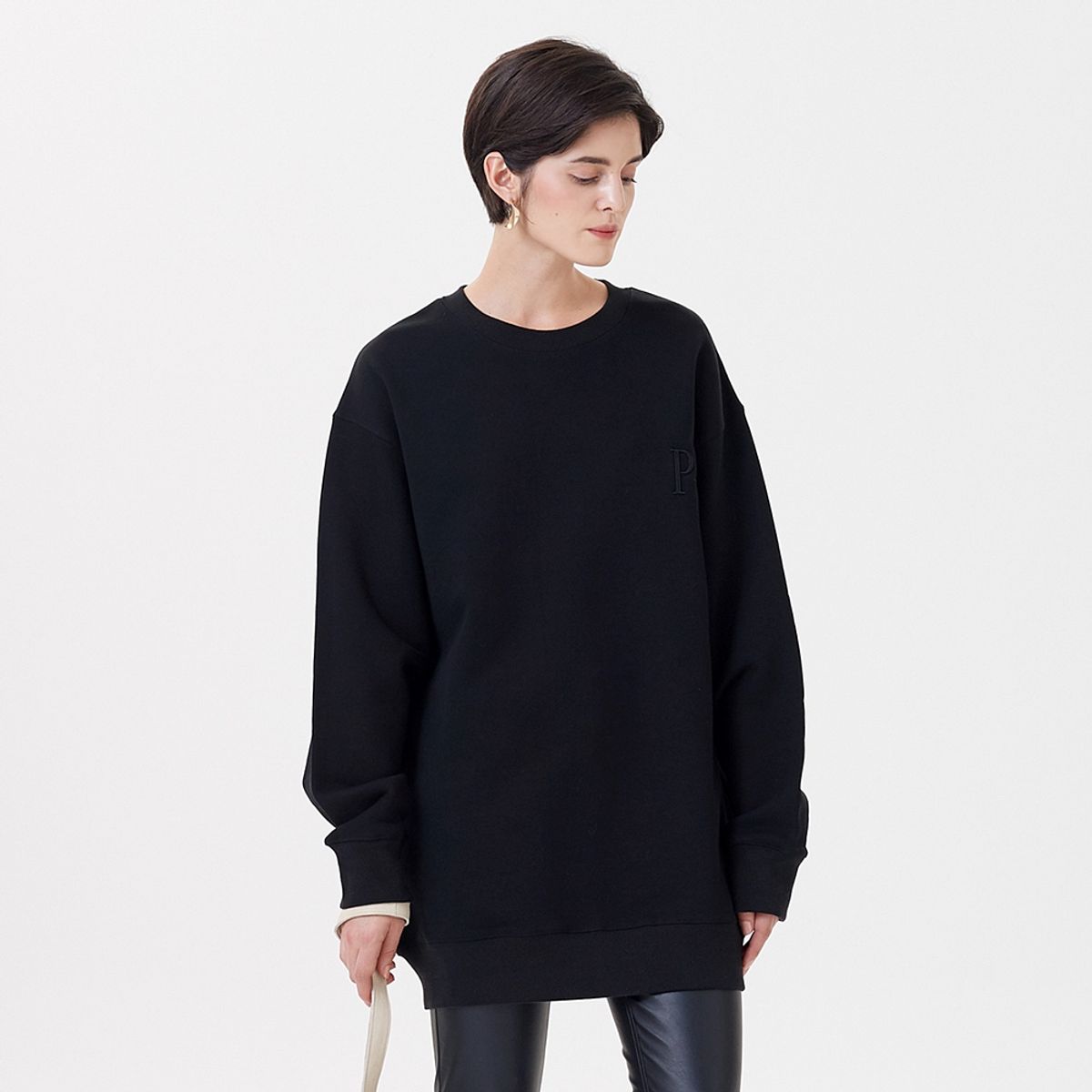 핀블랙(PINBLACK) UNISEX OVER FIT LOGO EMBROIDERY MTM BLACK