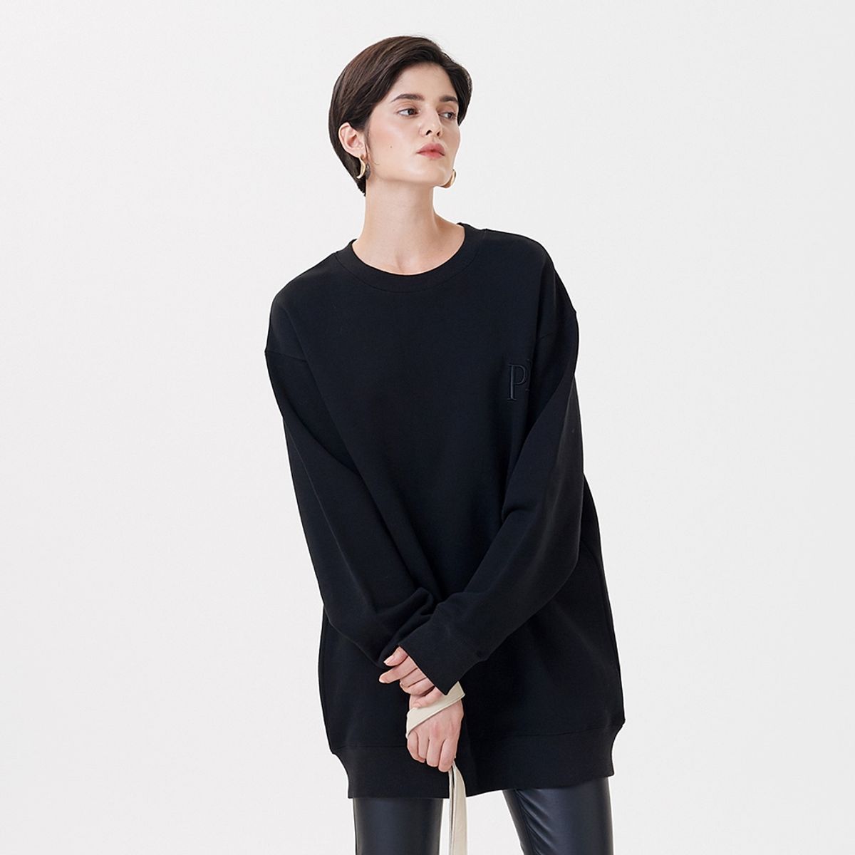 핀블랙(PINBLACK) UNISEX OVER FIT LOGO EMBROIDERY MTM BLACK
