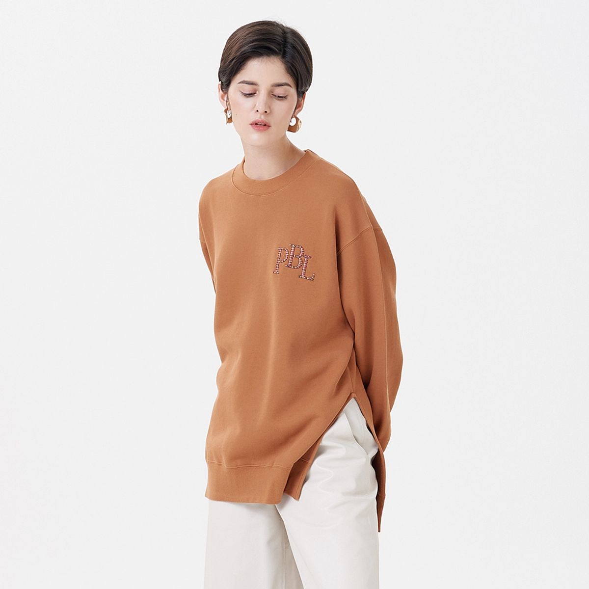 핀블랙(PINBLACK) UNISEX SLIT LOGO EMBROIDERY MTM CAMEL