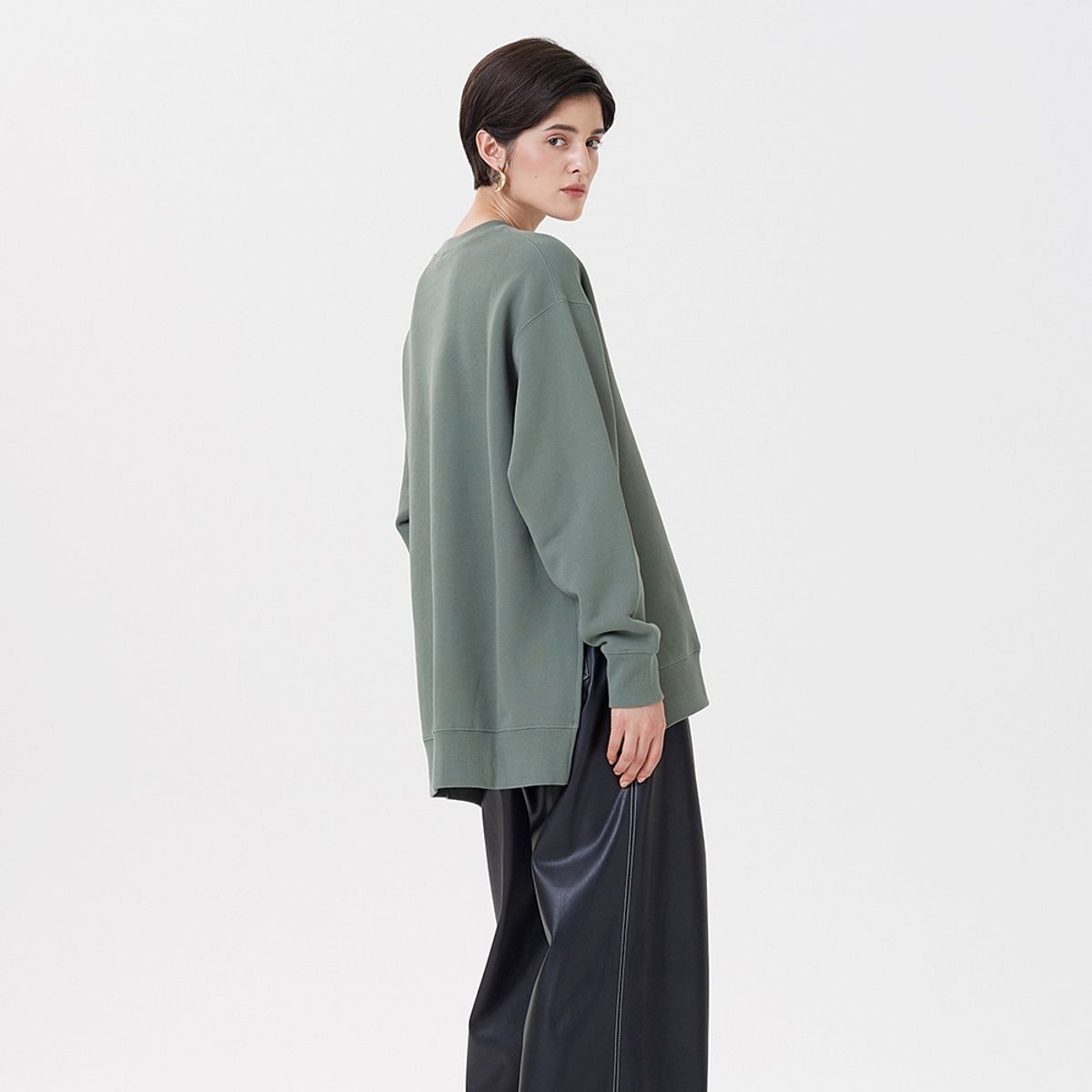 핀블랙(PINBLACK) UNISEX SLIT LOGO EMBROIDERY MTM GREEN