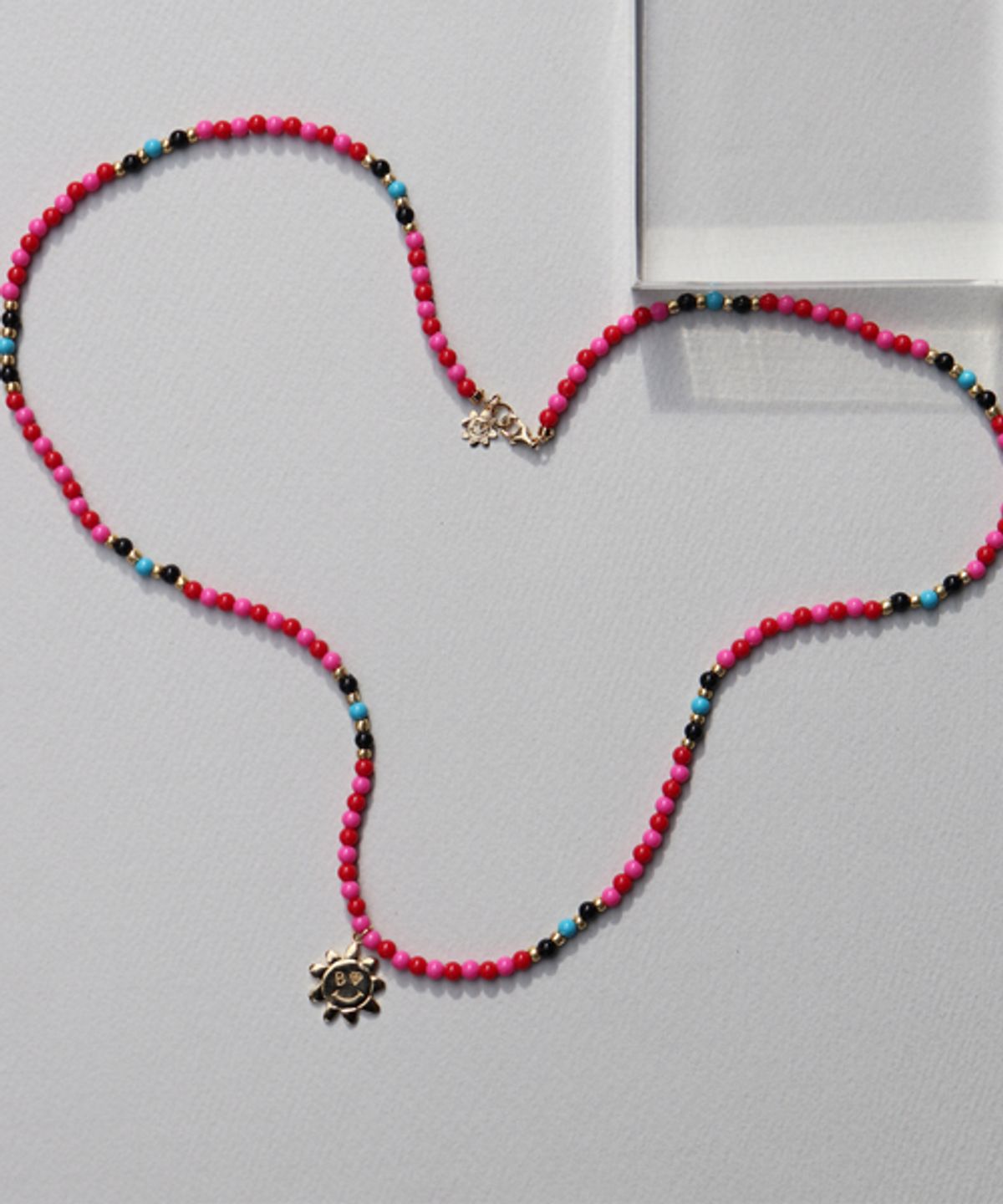봉보(BONBEAU) Flower smile pendant Acrylic Necklace 꽃 스마일 팬던트 아크릴목걸이