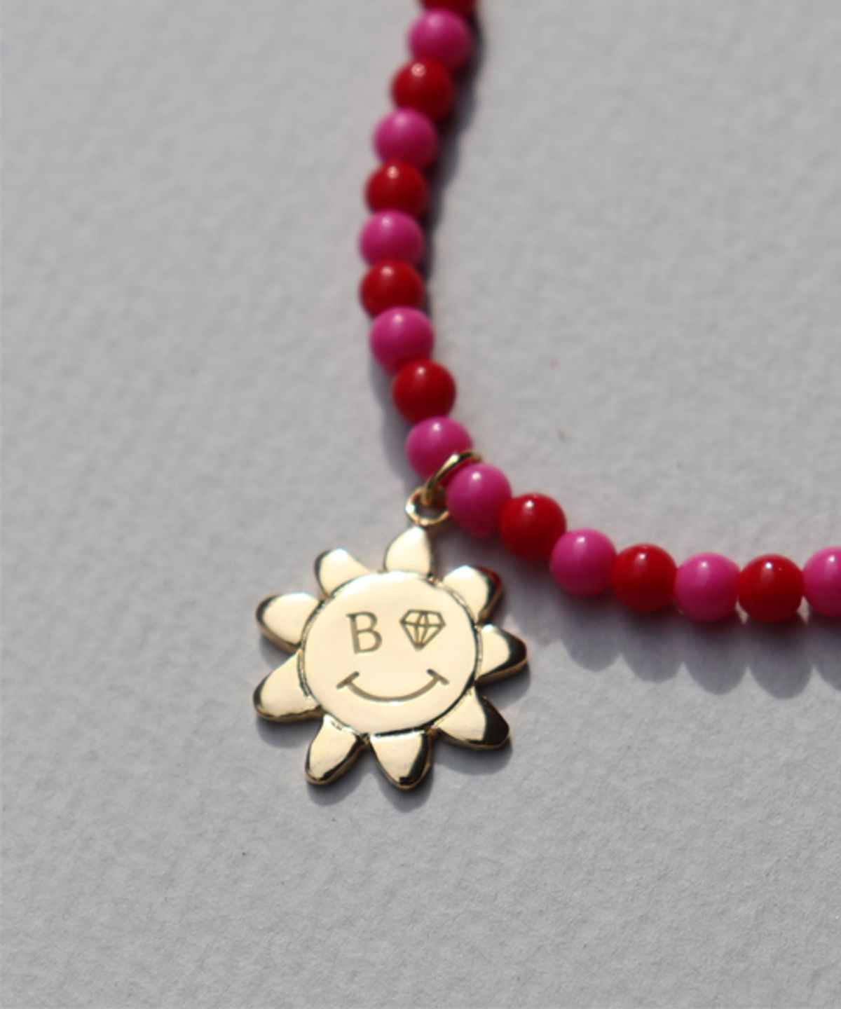봉보(BONBEAU) Flower smile pendant Acrylic Necklace 꽃 스마일 팬던트 아크릴목걸이