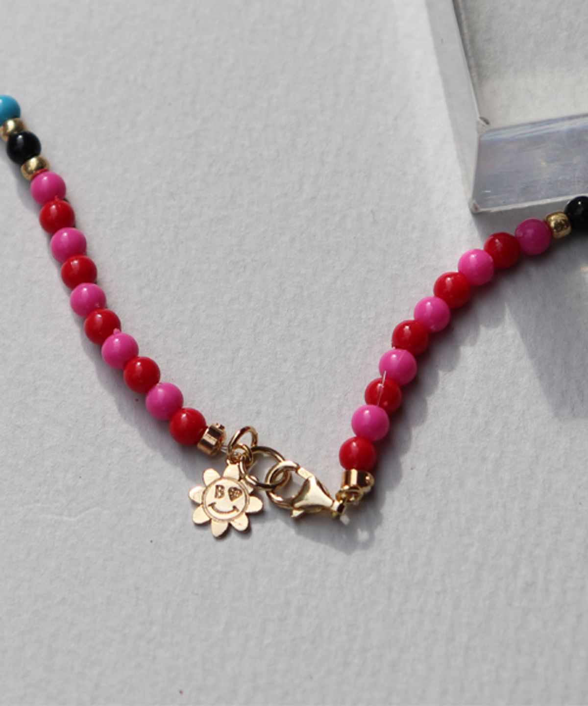 봉보(BONBEAU) Flower smile pendant Acrylic Necklace 꽃 스마일 팬던트 아크릴목걸이