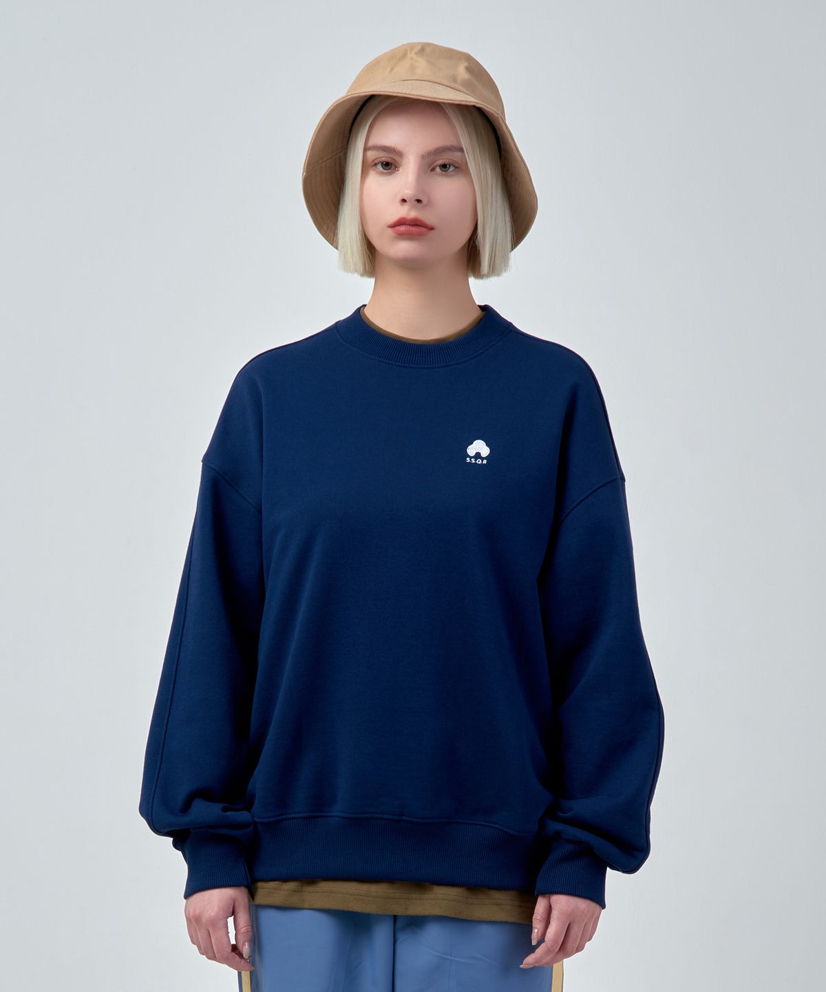 에스에스큐알(SSQR) Unisex Embroidered Sweatshirt VAN_01_NAVY_MEDIUM