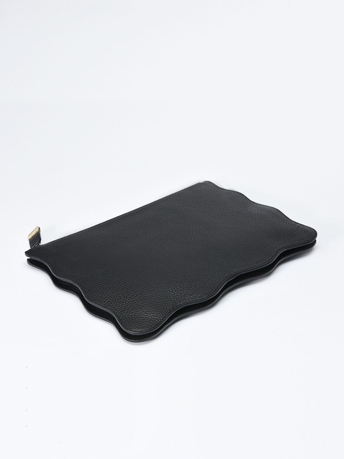 엘더블유엘(LWL) RUFFLE CLUTCH (러플 클러치) Black