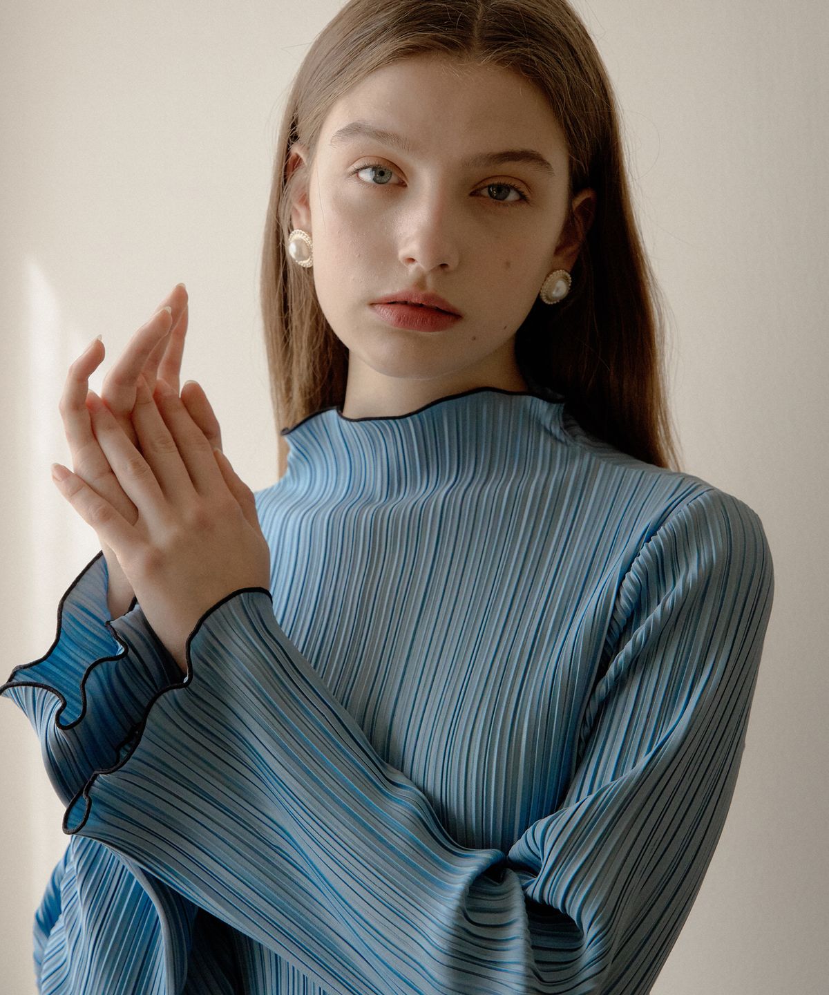 엽페(YUPPE) PLEATED T-SHIRT_SKY BLUE