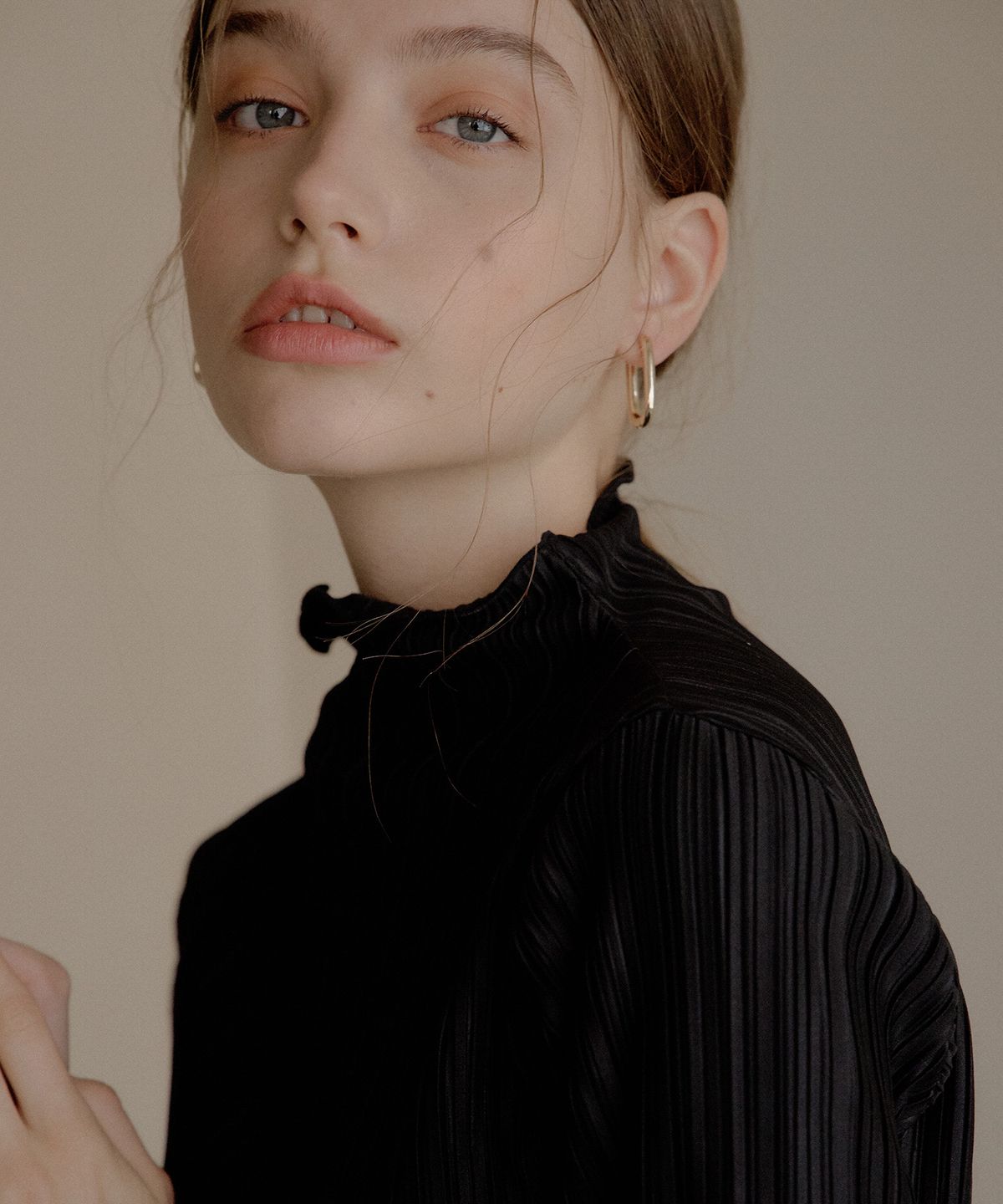 엽페(YUPPE) PLEATED T-SHIRT_BLACK