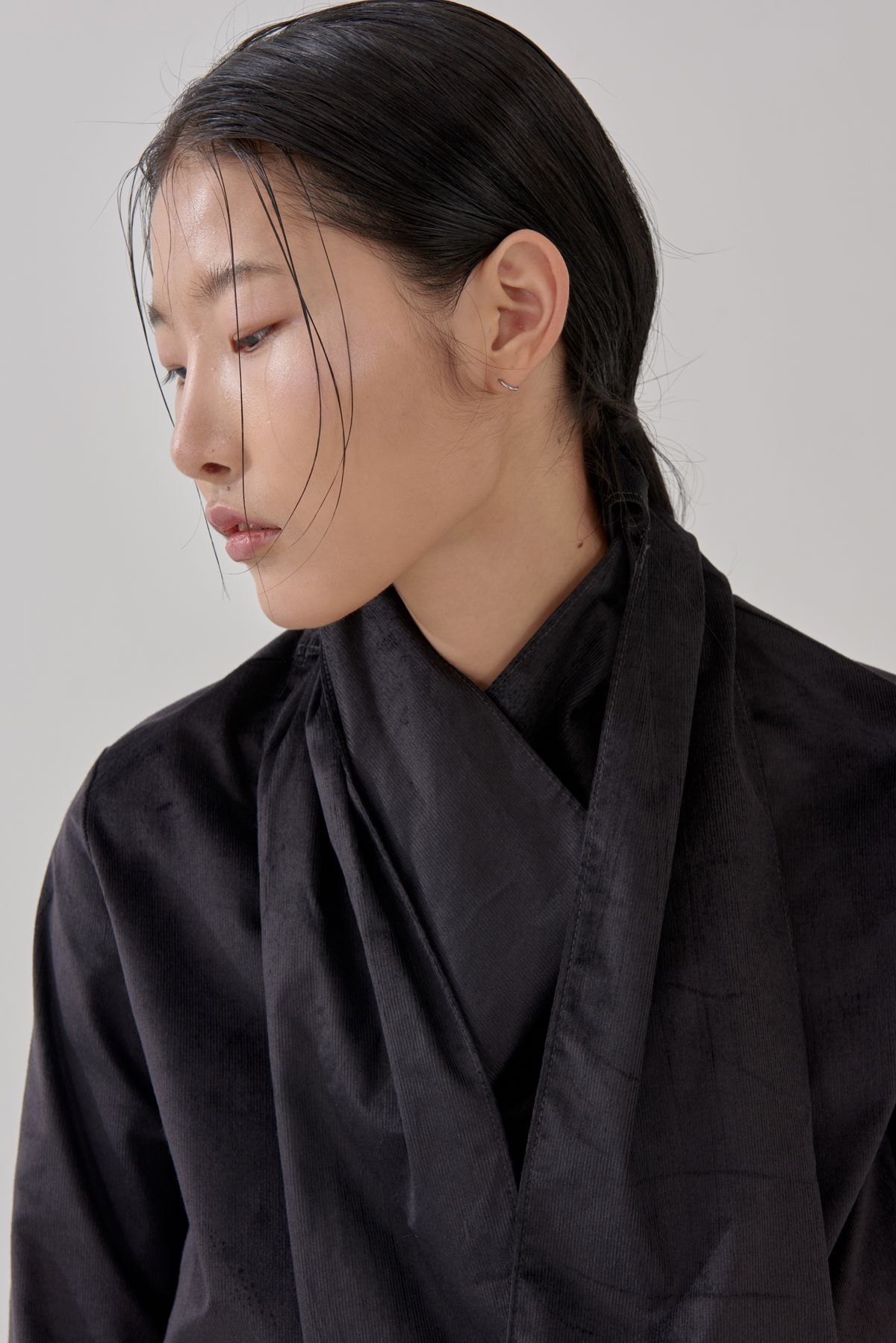 고목(KOMOK) 당의 목폴라 (Dangwui turtle neck-Black gray)