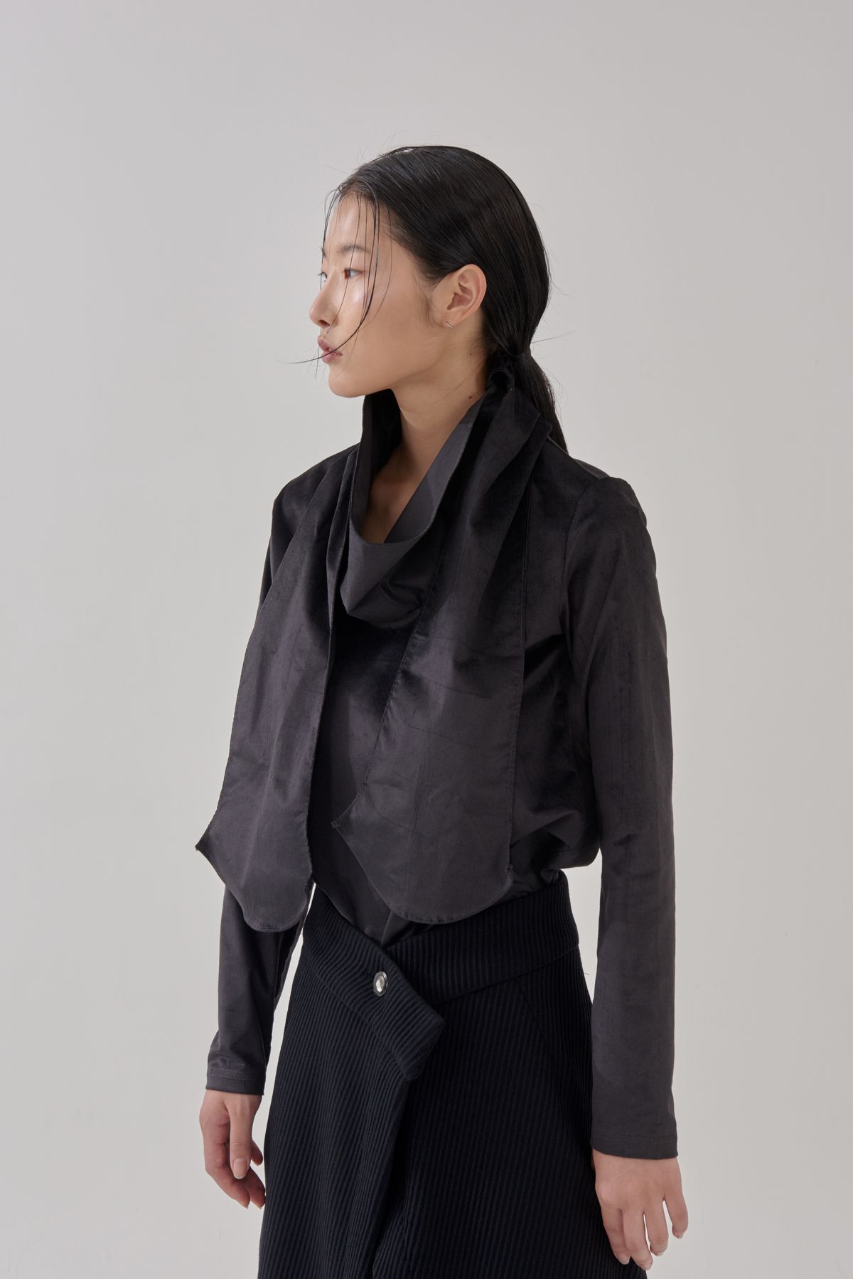 고목(KOMOK) 당의 목폴라 (Dangwui turtle neck-Black gray)